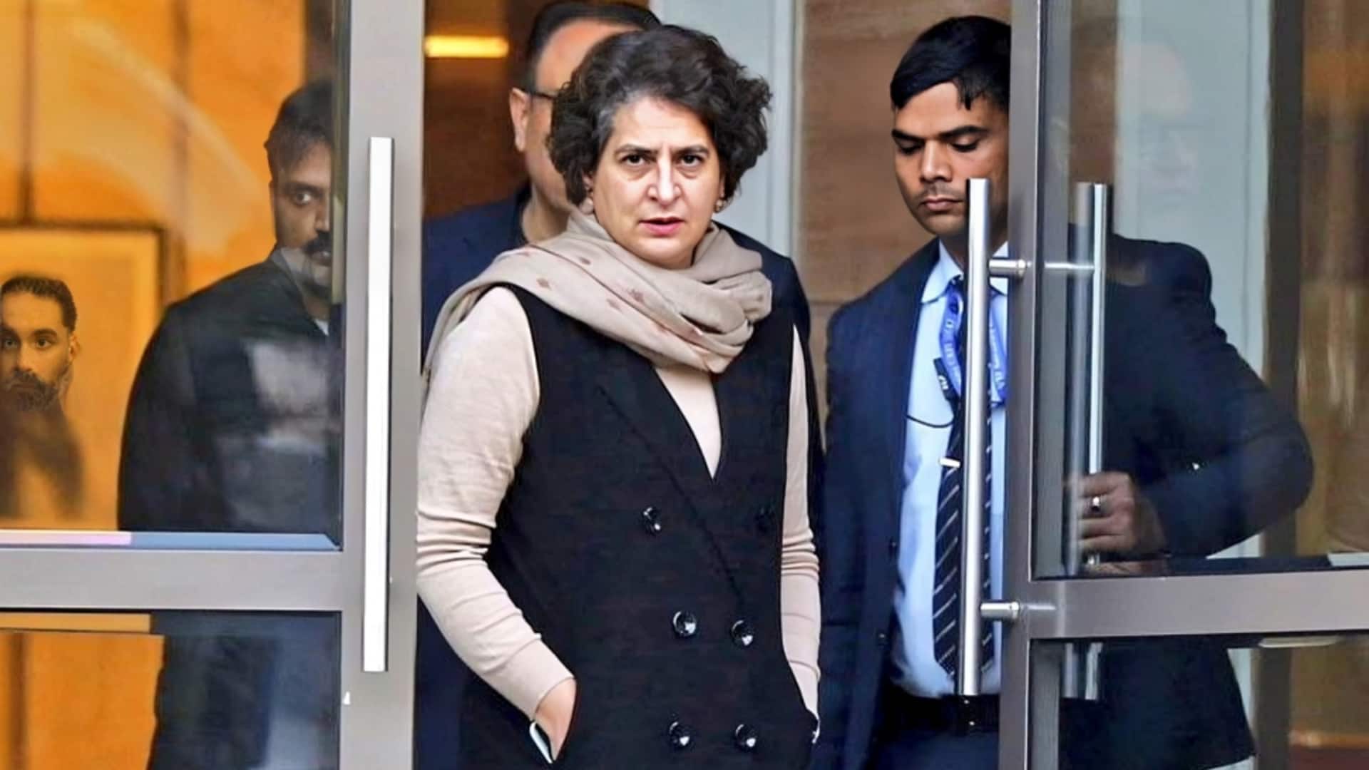 प्रियंका गांधी को केरल हाई कोर्ट ने तलब किया, वायनाड में चुनावी जीत का मामला प्रियंका गांधी को केरल हाई कोर्ट ने तलब किया, वायनाड में चुनावी जीत का मामला