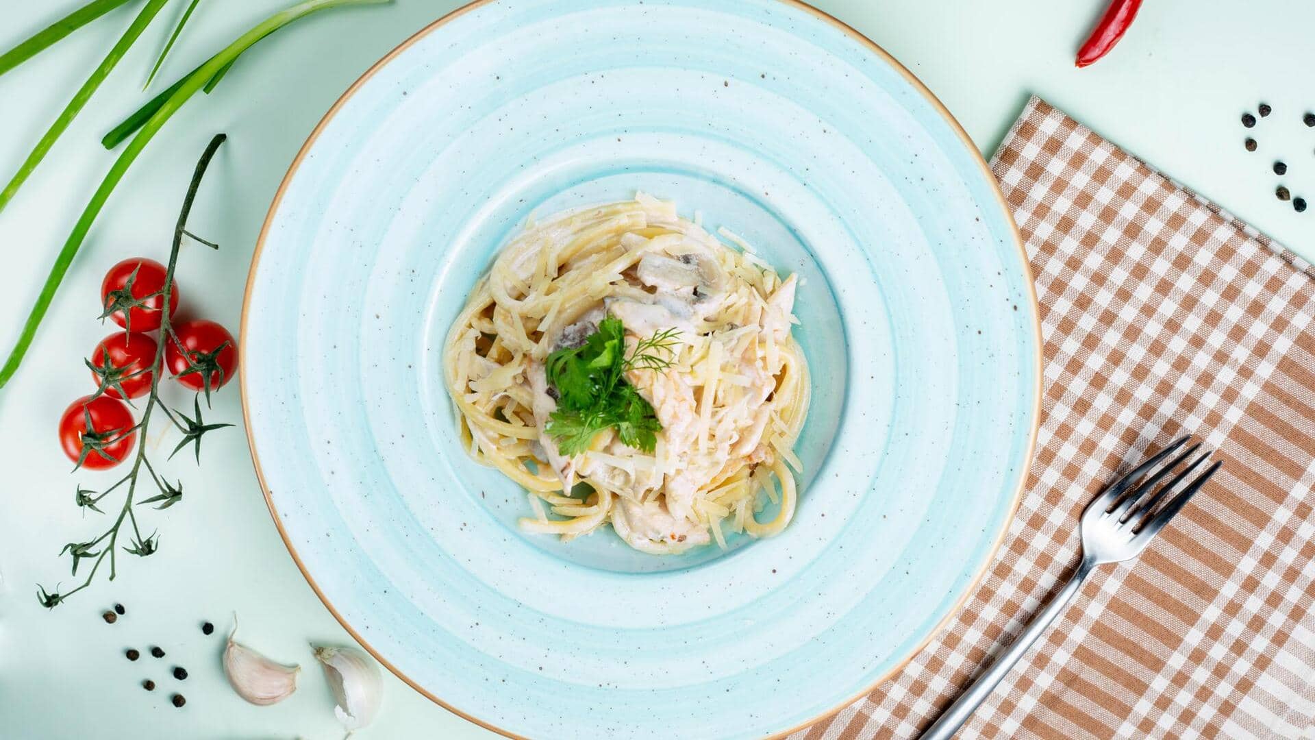 कुछ इटालियन खाना है तो बनाएं वेज फेटुचिनी अल्फ्रेडो पास्ता, सभी को आएगा पसंद