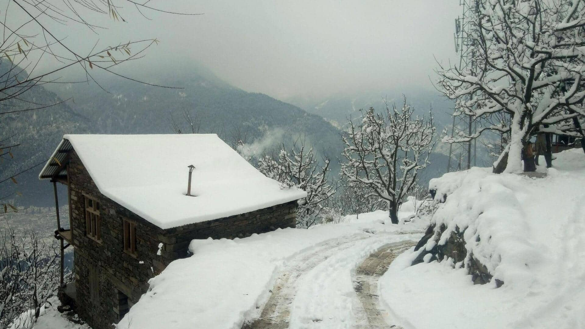 उत्तर भारत में शुरू हुई कंपकंपा देने वाली ठंड, कश्मीर में शून्य से नीचे गिरा तापमान 