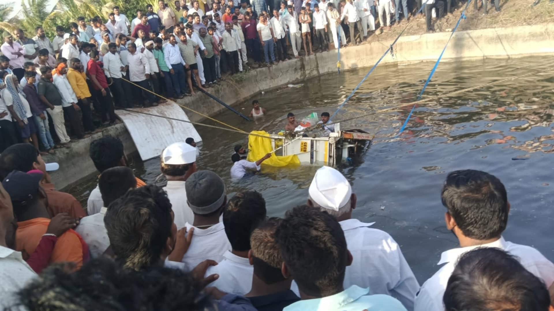 महाराष्ट्र के सोलापुर में पिकअप कुएं में गिरी, कम से कम 14 की मौत
