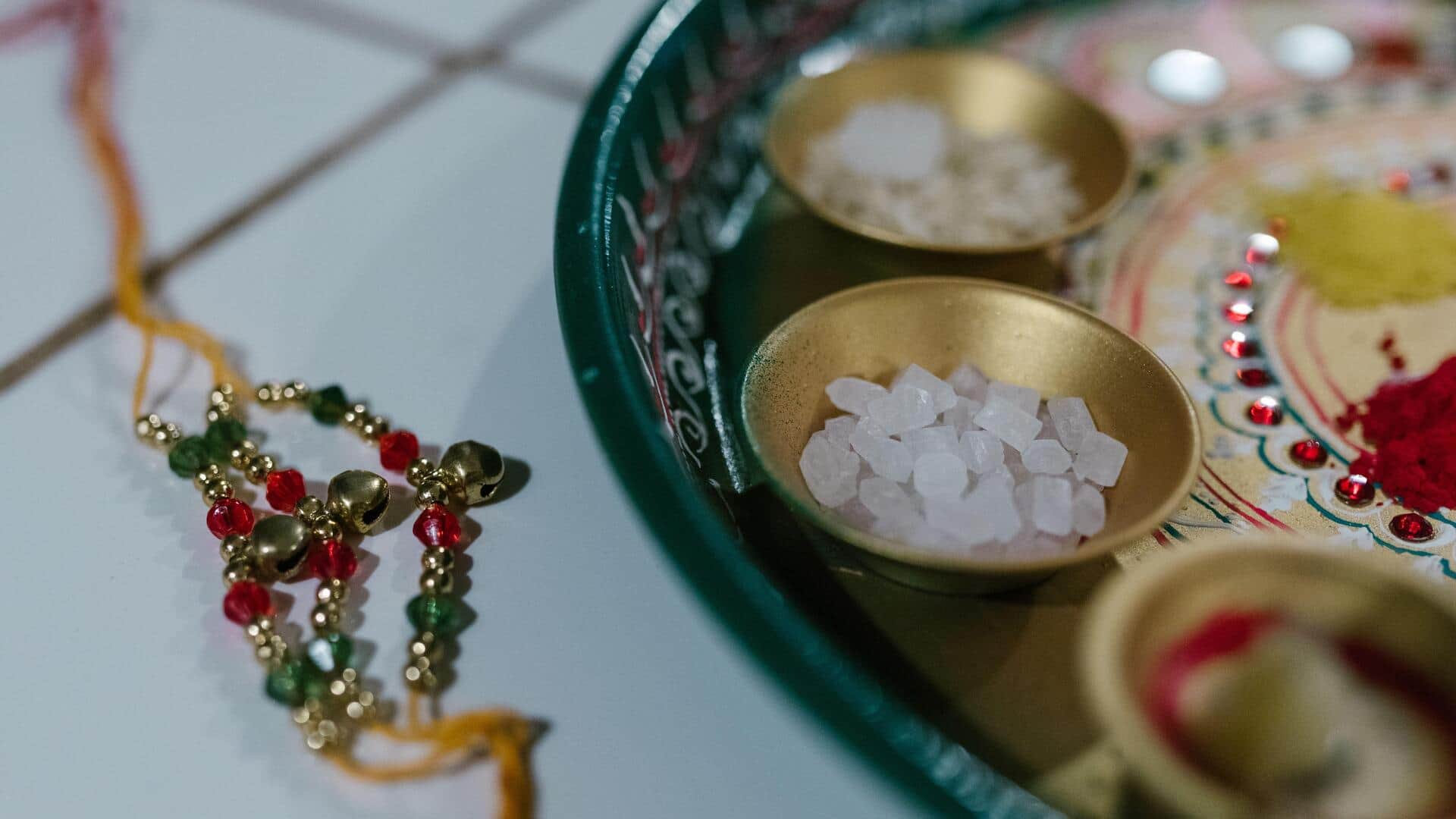 रक्षाबंधन पर इस तरह सजाएं पूजा की थाली, त्योहार का मजा हो जाएगा दोगुना
