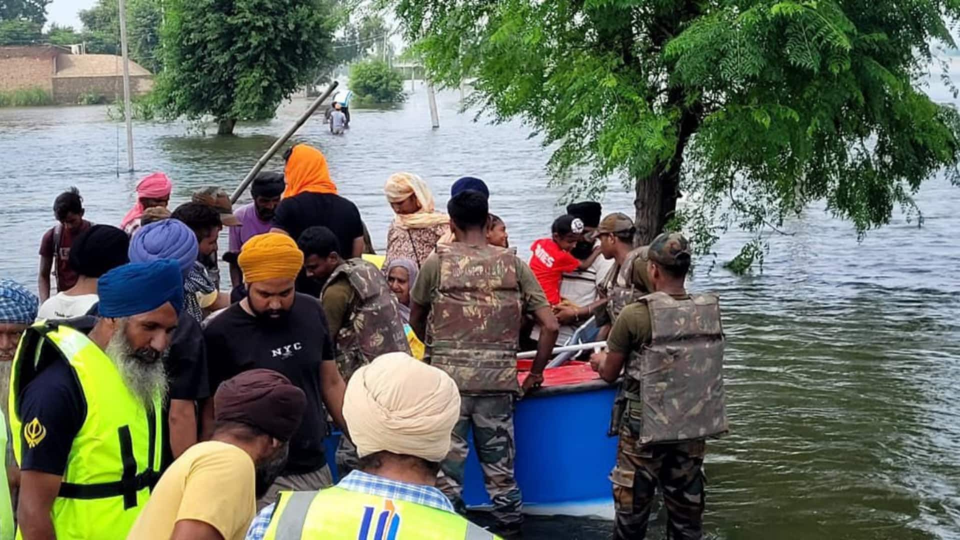 पंजाब के 7 जिलों में बाढ़; सेना-NDRF बचाव अभियान में जुटी, मुख्यमंत्री ने बुलाई आपात बैठक पंजाब के 7 जिलों में बाढ़; सेना-NDRF बचाव अभियान में जुटी, मुख्यमंत्री ने बुलाई आपात बैठक