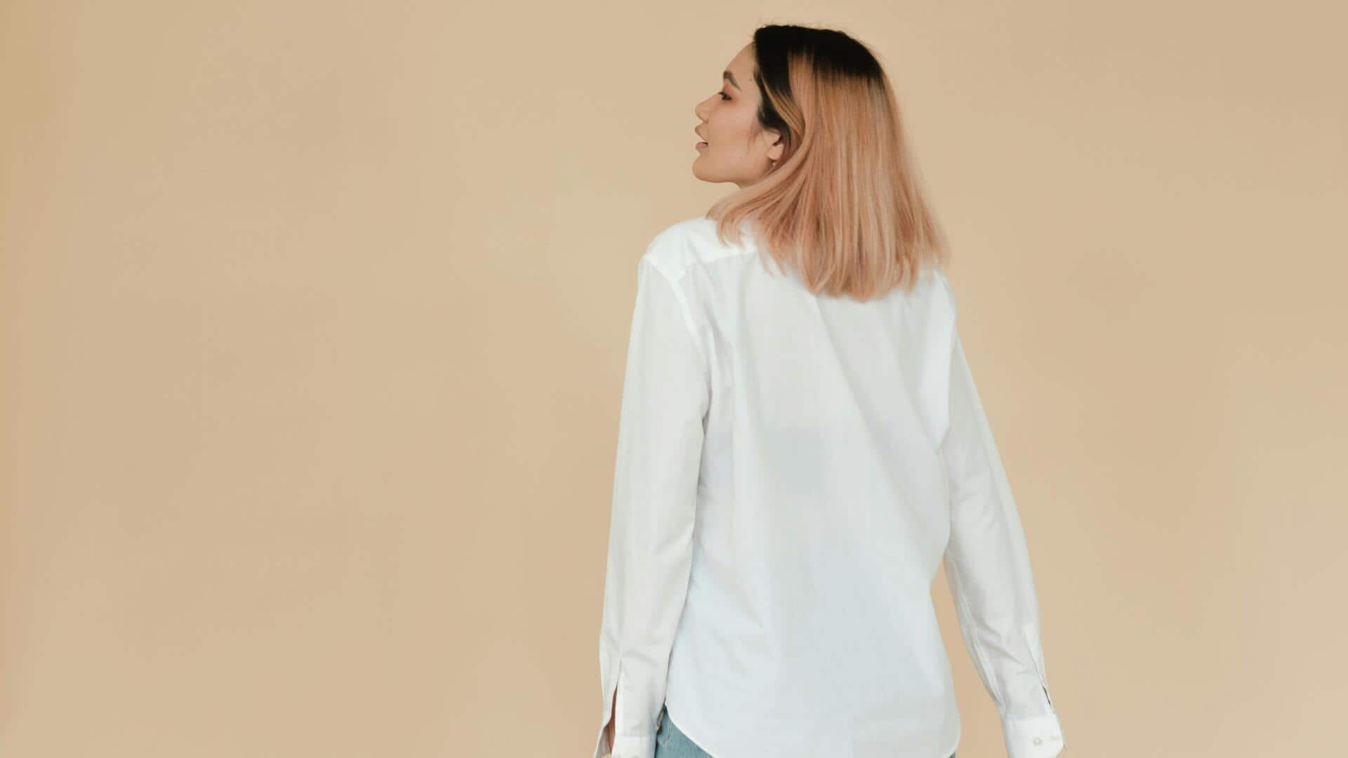 सफेद शर्ट को स्टाइलिश बनाने के लिए अपनाएं ये 5 तरीके, लगेंगी बेहद खूबसूरत