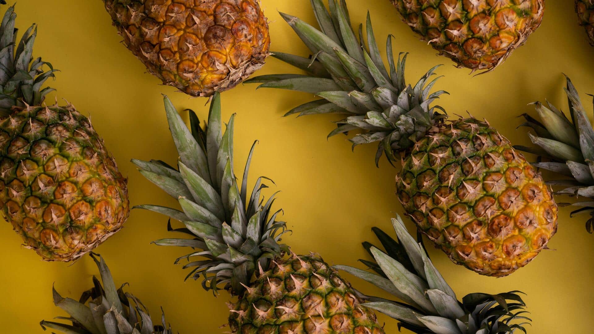 पीरियड्स के दौरान न खाएं ये फल, बढ़ सकती है ऐंठन, सूजन और असहजता 