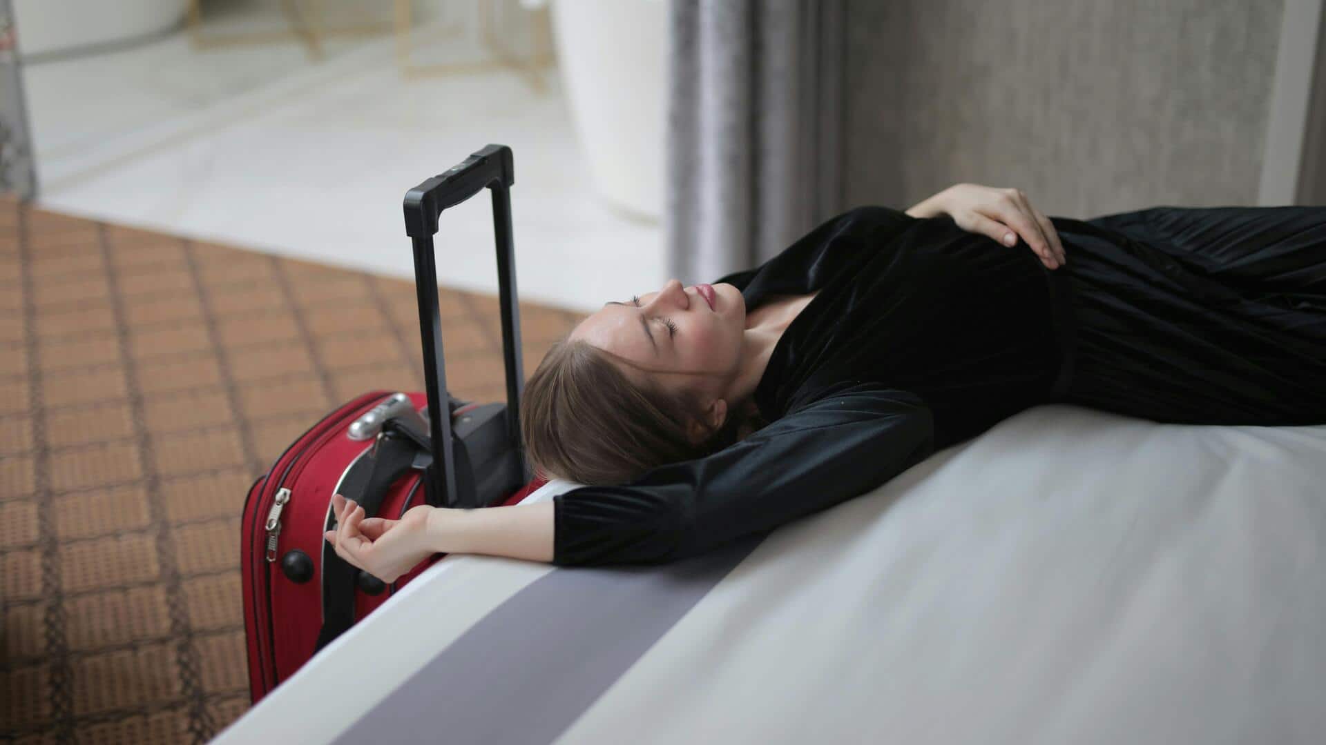 सफर के दौरान जेट लैग से बचने के लिए अपनाएं ये 5 अनोखे उपाय