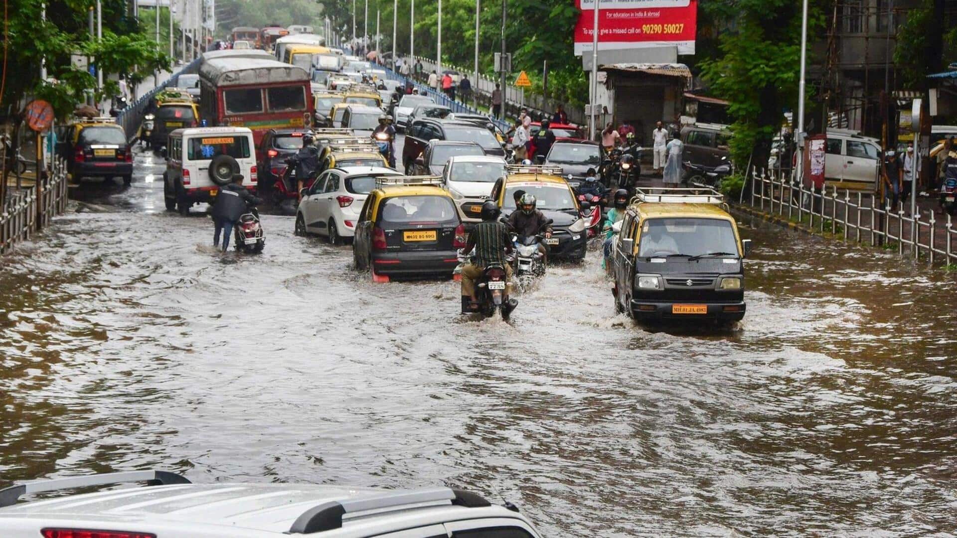 महाराष्ट्र में भारी बारिश से मुंबई-पुणे एक्सप्रेसवे बंद; ट्रेनें ठप, 10 की मौत