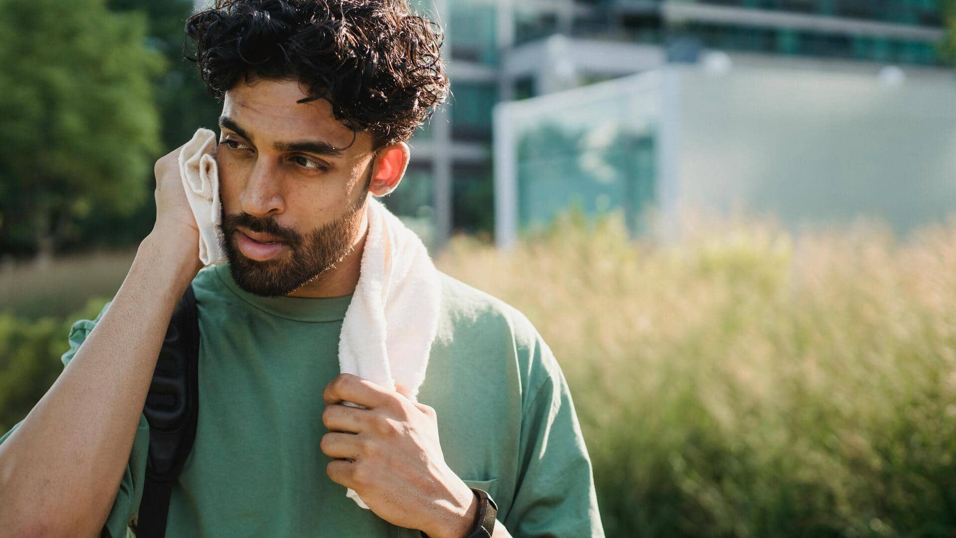 ये 5 संकेत बता सकते हैं कि आपके शरीर का बढ़ रहा है तापमान, बरतें सावधानी