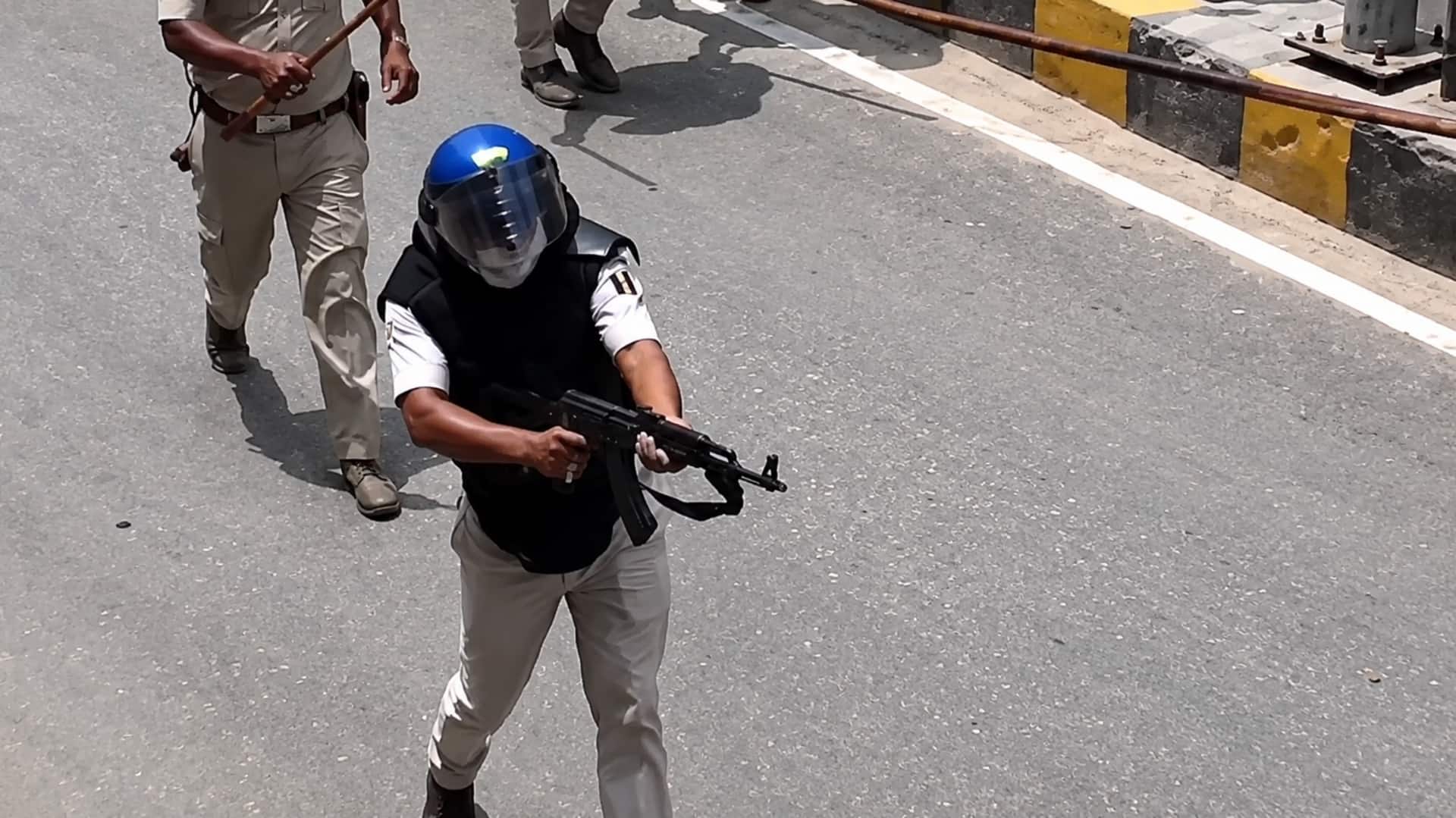 बिहार सरकार ने सुप्रीम कोर्ट को बताया, फंसने पर पुलिसकर्मी ने AK-47 से गोली चलाई