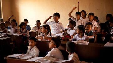 कानपुर: छात्र से कराई उठक-बैठक तो पिता ने स्कूल में घुसकर शिक्षक को पीटा, देखें वीडियो