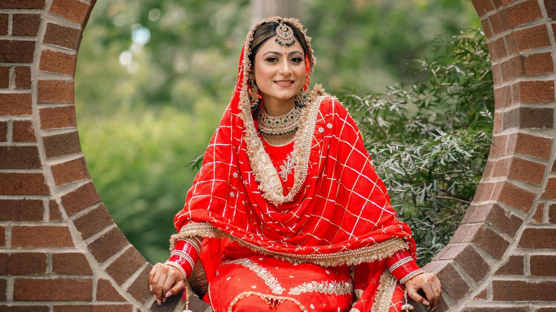 अपने आउटफिट के साथ भारी दुपट्टा लेते समय इन बातों का रखें ध्यान अपने आउटफिट के साथ भारी दुपट्टा लेते समय इन बातों का रखें ध्यान