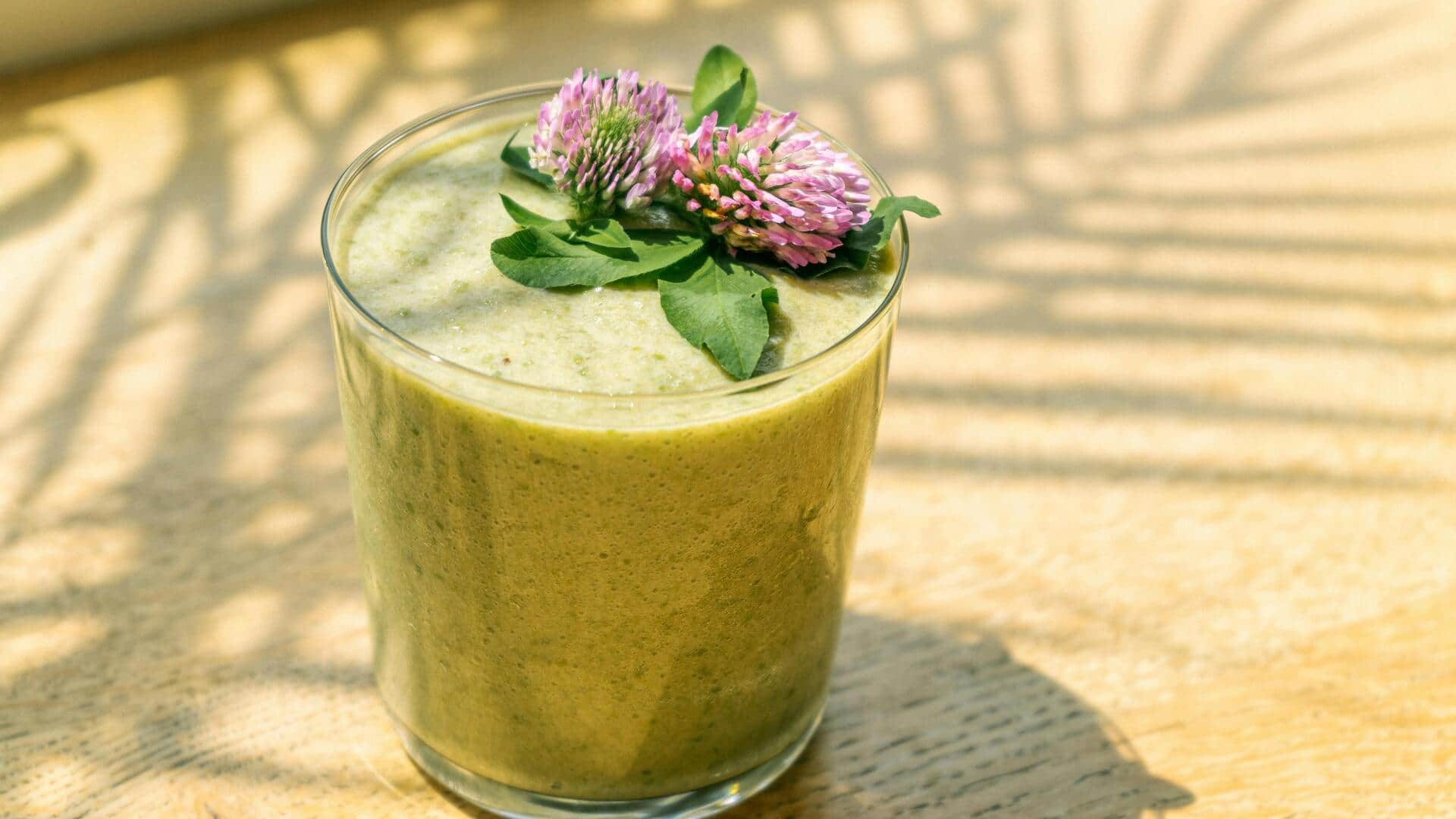 स्मूदी को पोषक तत्वों से भरपूर बनाने के लिए उसमें मिलाएं ये 5 चीजें, होगा फायदा