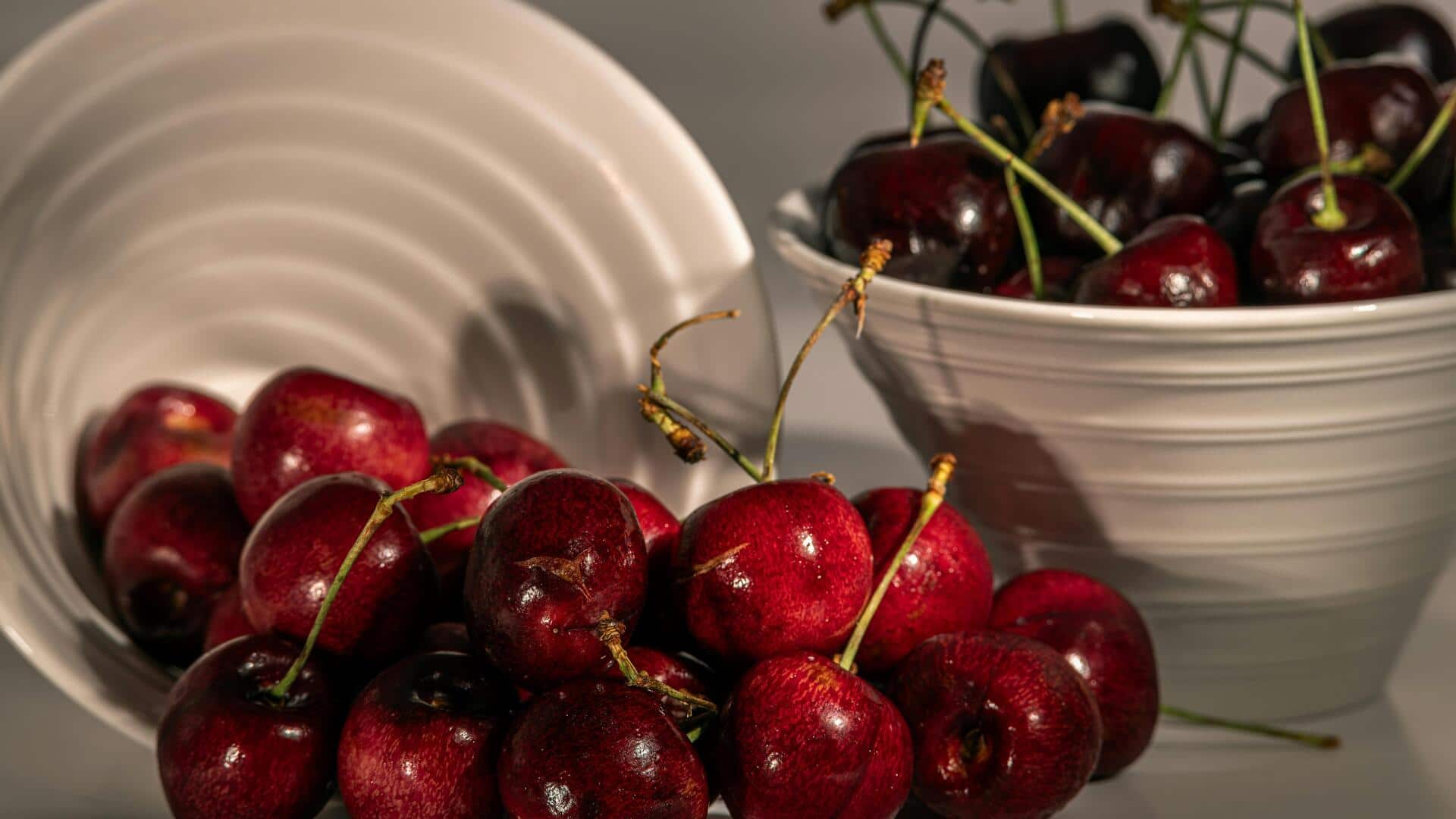 ब्लड प्रेशर को नियंत्रित करने में मदद कर सकते हैं लाल रंग के ये 5 फल