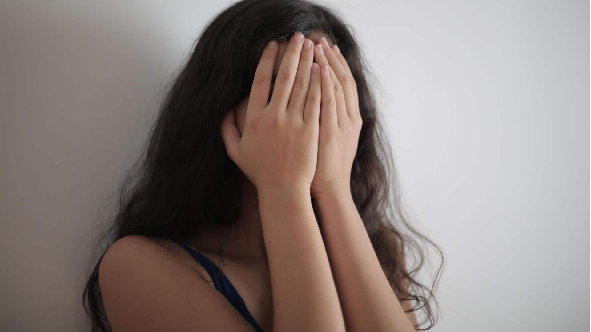 हर वक्त हिचकिचाहट की भावना से छुटकारा पाने के लिए अपनाएं ये 5 असरदार सुझाव