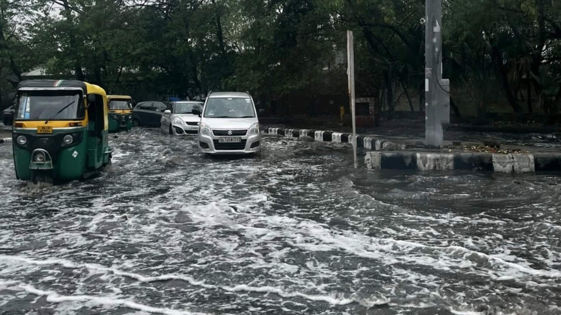 उत्तर भारत में बदला मौसम का मिजाज, आज भी आंधी-बारिश का अलर्ट उत्तर भारत में बदला मौसम का मिजाज, आज भी आंधी-बारिश का अलर्ट