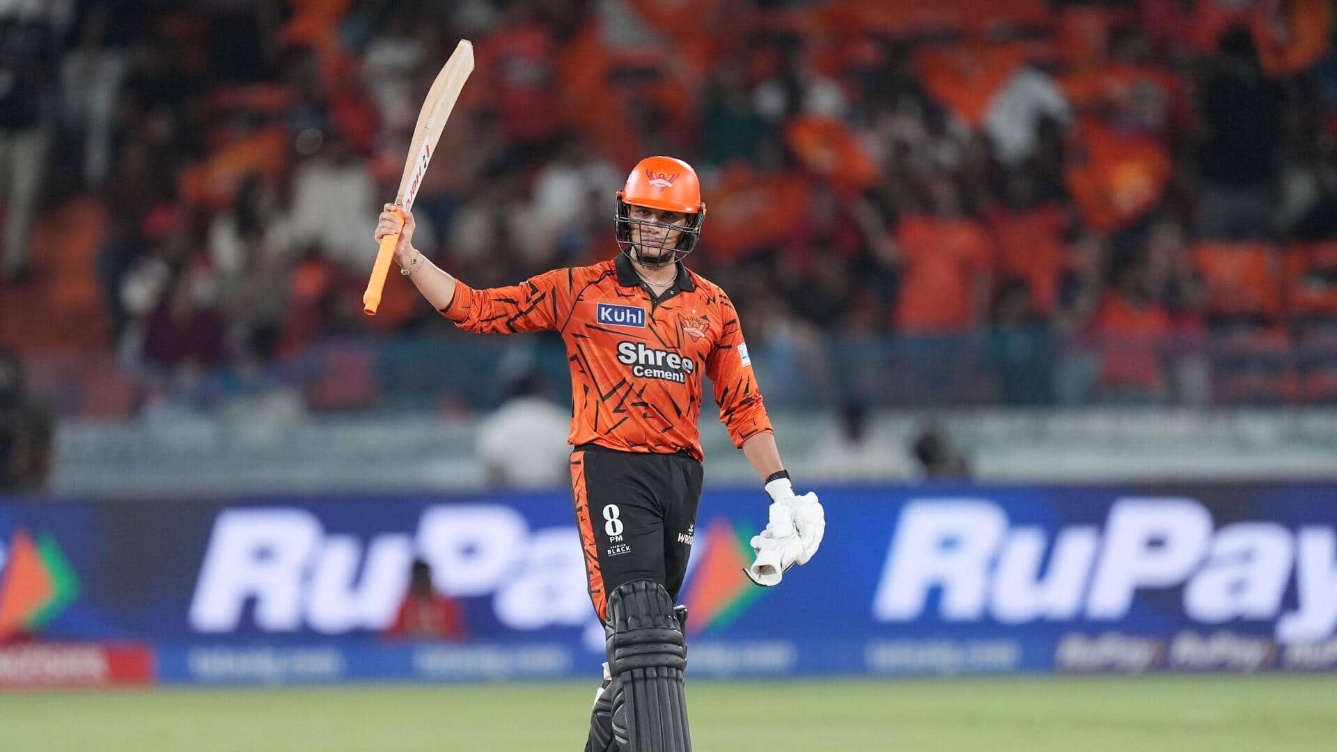 IPL 2026: अभिषेक शर्मा ने सीजन का चौथा अर्धशतक लगाया, जानिए उनके शानदार आंकड़े 