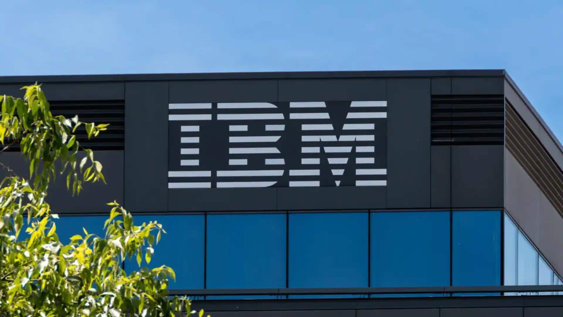 IBM के शेयरों में 1968 के बाद सबसे बड़ी गिरावट, क्यों डूबे 9,600 अरब रुपये?