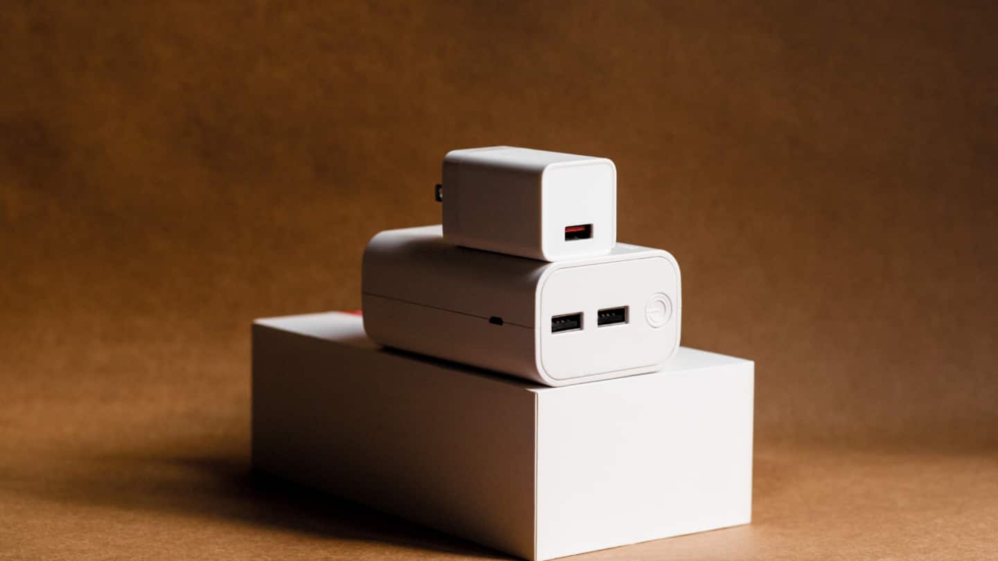 फ्लैगशिप स्मार्टफोन्स के बॉक्स से गायब क्यों हो गए चार्जर? जानें किसका हुआ फायदा