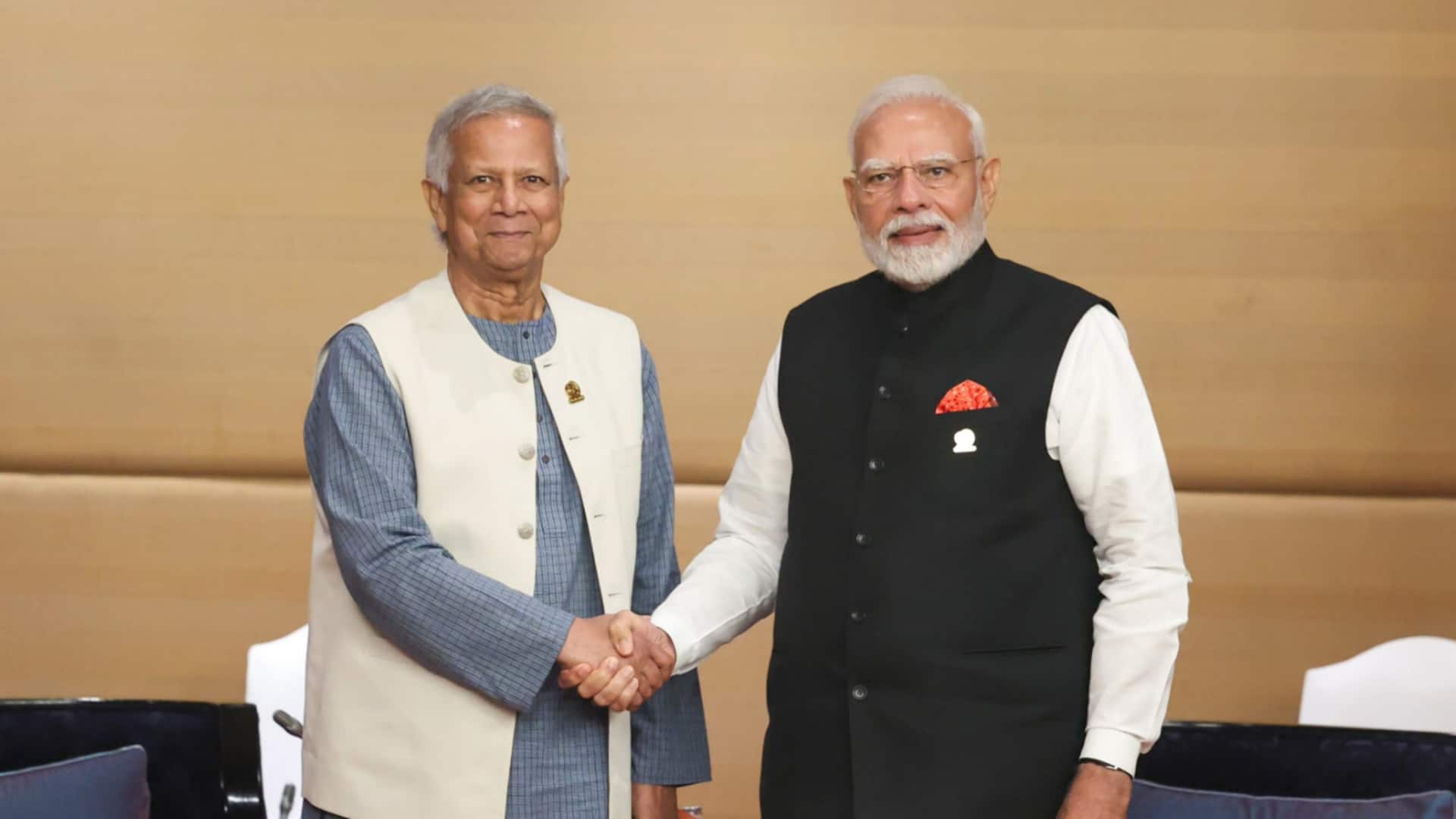 #NewsBytesExplainer: भारत ने बांग्लादेश की किन-किन वस्तुओं पर लगाया आयात प्रतिबंध, क्या होगा असर? #NewsBytesExplainer: भारत ने बांग्लादेश की किन-किन वस्तुओं पर लगाया आयात प्रतिबंध, क्या होगा असर?