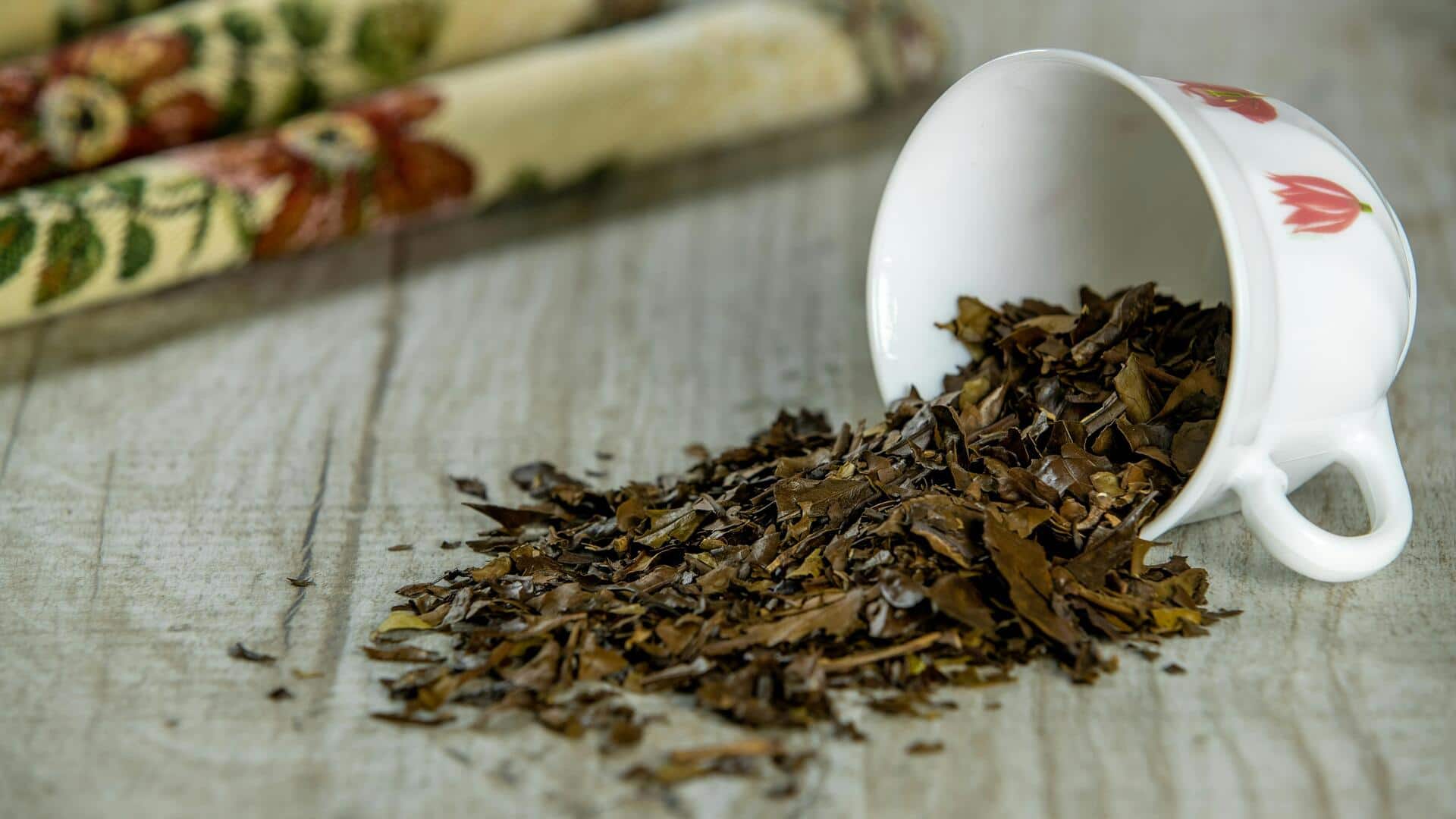 चाय बनाने के अलावा इन 5 घरेलू कामों के लिए करें चायपत्ती का इस्तेमाल, होगा फायदा