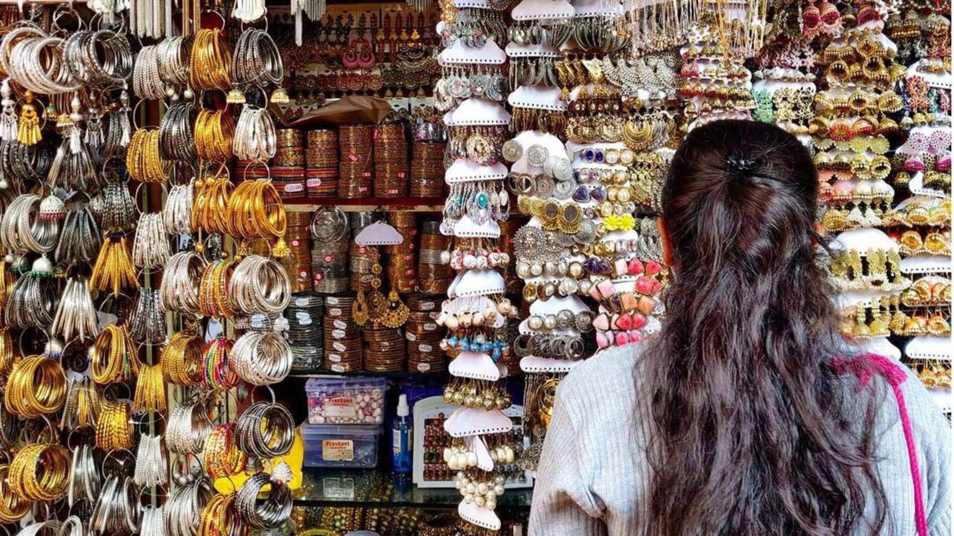 मुंबई का कोलाबा कॉजवे महिलाओं के बीच है मशहूर, यहां से खरीदें ये 5 चीजें