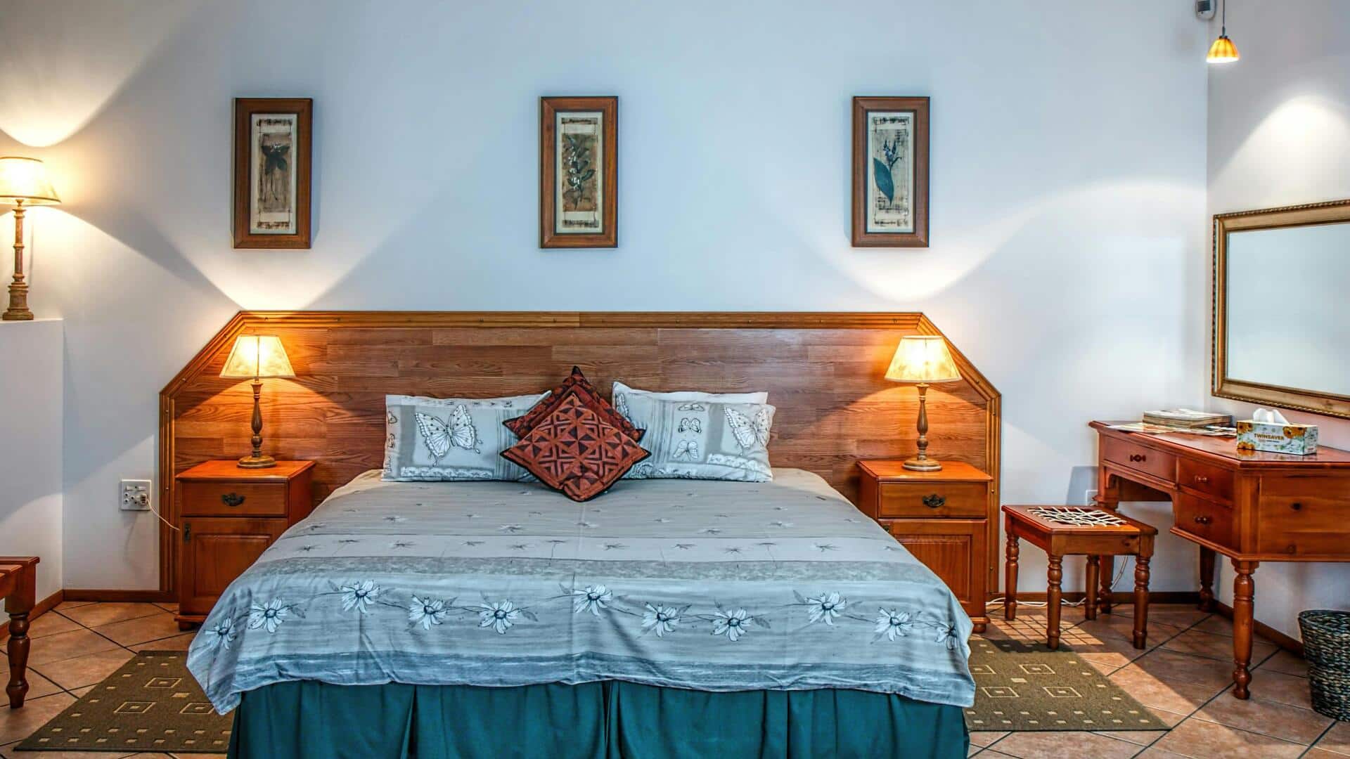 बेडरूम में बेड इस तरह से रखें, मिल सकता है सुखद अनुभव