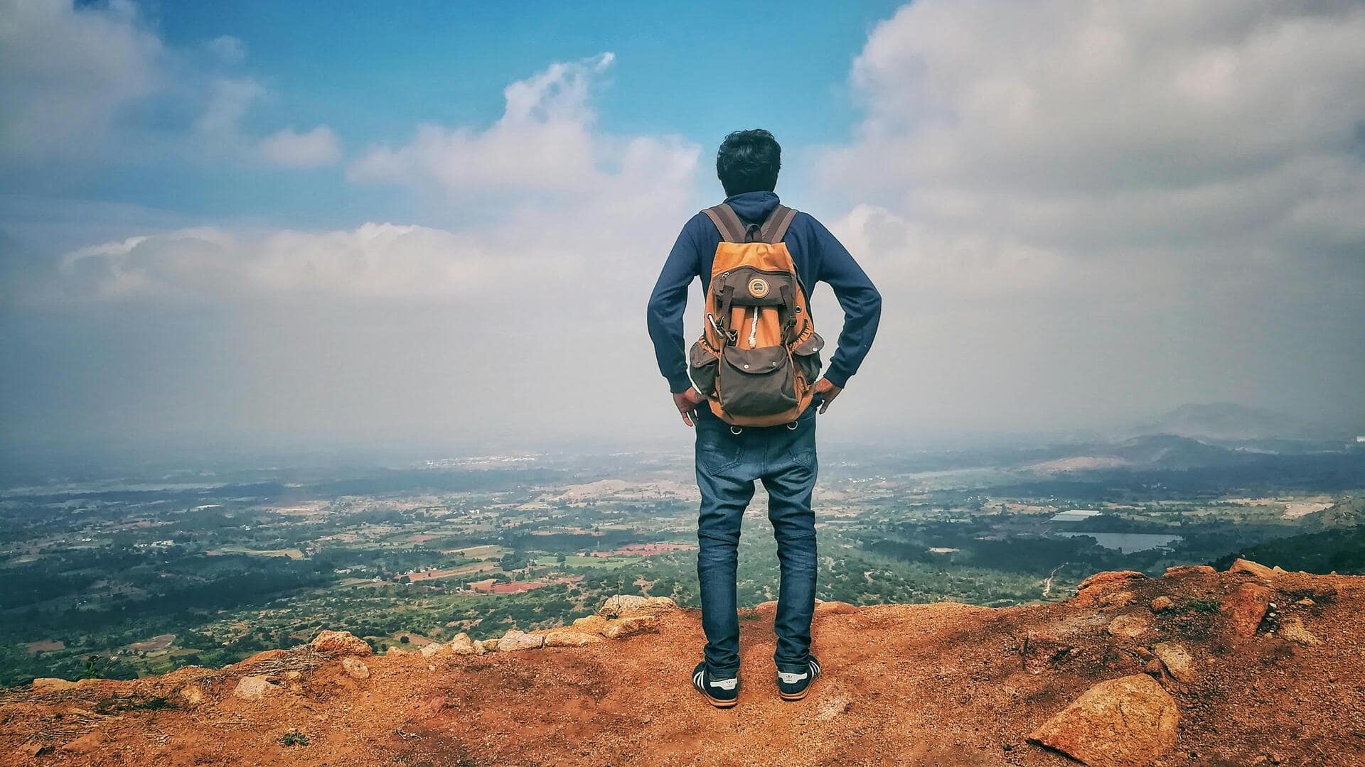 ट्रेकिंग पर जाने से पहले बैग में जरूर रखें ये 5 जरूरी चीजें, यात्रा होगी आरामदायक