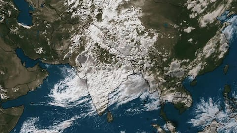 सैटेलाइट तस्वीर में दिखा 10,000 किलोमीटर लंबा मानसूनी बादलों का घेरा