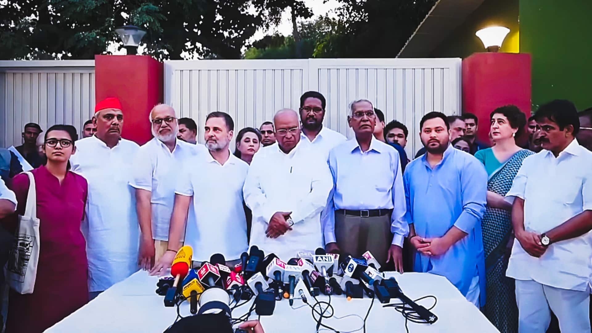 राहुल गांधी ने कहा- मोदी-शाह और ज्ञानेश के खिलाफ शिकंजा कस रहा है