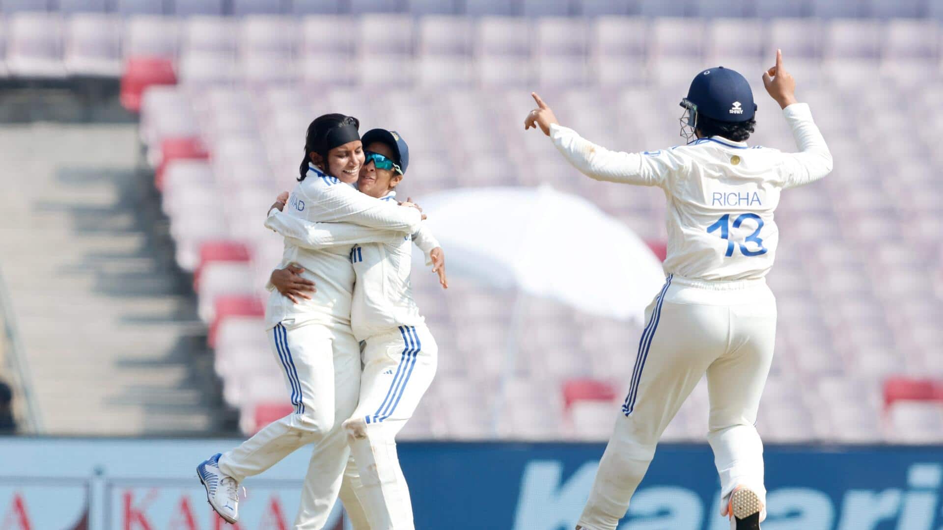 महिला क्रिकेट: भारत ने इंग्लैंड को हराया, दर्ज की टेस्ट क्रिकेट इतिहास की सबसे बड़ी जीत
