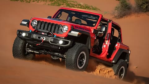 कौनसी गाड़ियों में मिलता है डिफरेंशियल लॉक फीचर? जानिए क्या करता है काम