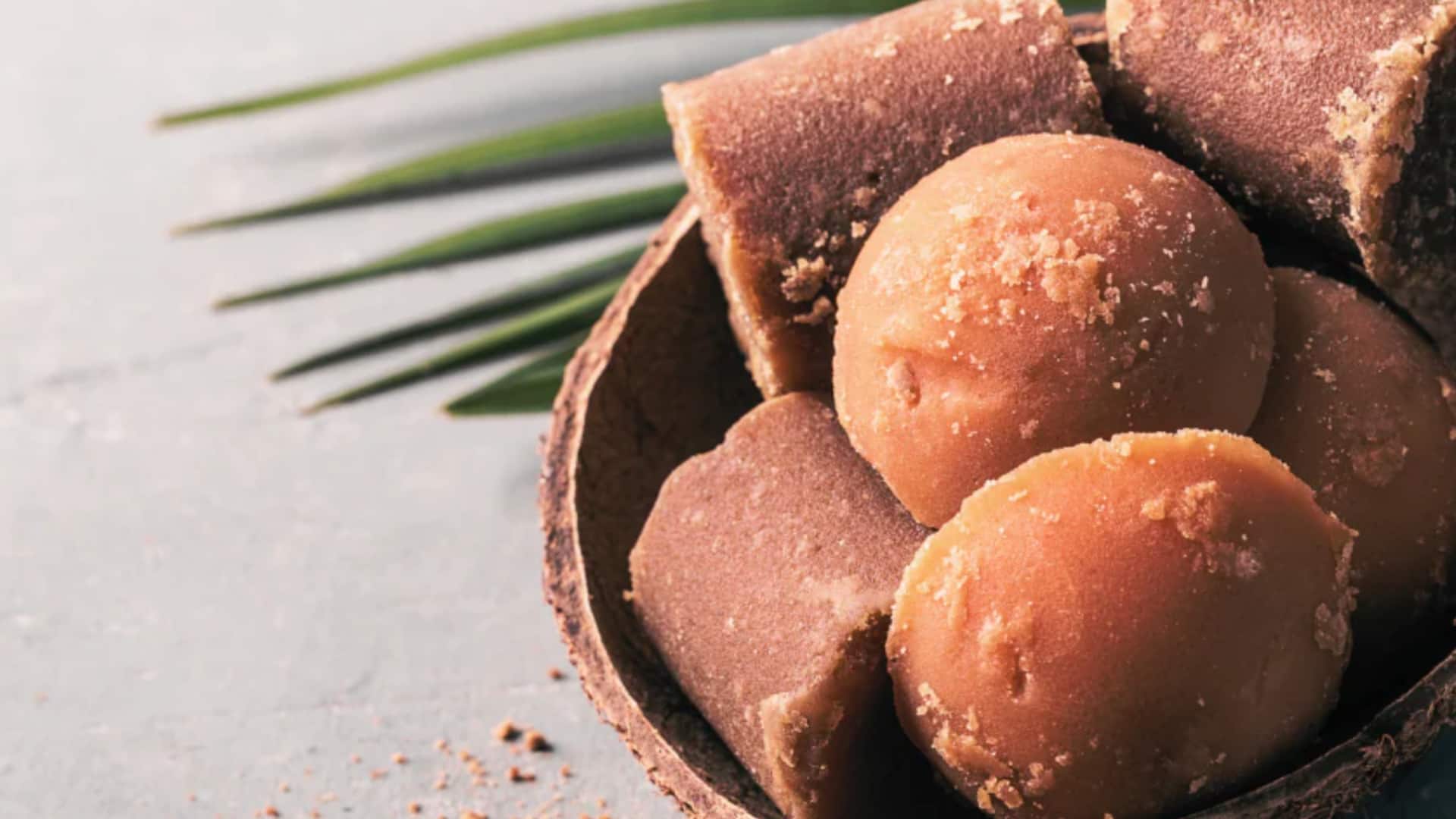 ताड़ का गुड़ आपके खाने में लाएगा प्राकृतिक मिठास, इससे बनी इन चीजों का करें सेवन