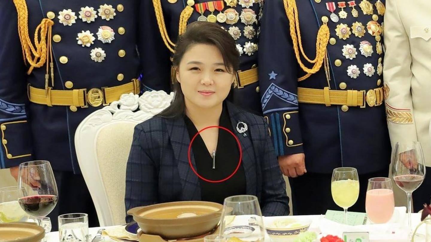उत्तर कोरिया: तानाशाह किम जोंग की पत्नी ने वार्षिक सैन्य परेड से पहले पहना 'मिसाइल लॉकेट'