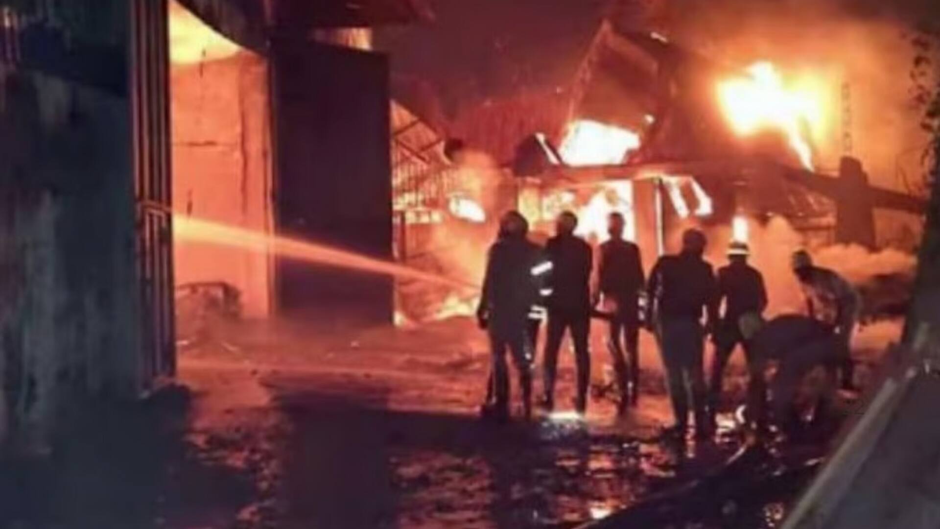 कोलकाता गोदाम अग्निकांड: अब तक 16 मौतें, कैसे लापरवाहियों ने बर्बाद कर दिए कई परिवार?