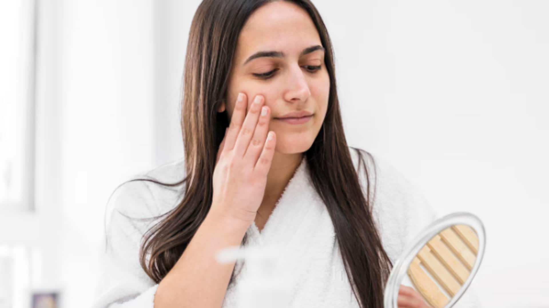 गर्मियों के दौरान त्वचा हो जाती है ज्यादा तैलीय? जानिए इस समस्या के 5 संभावित कारण