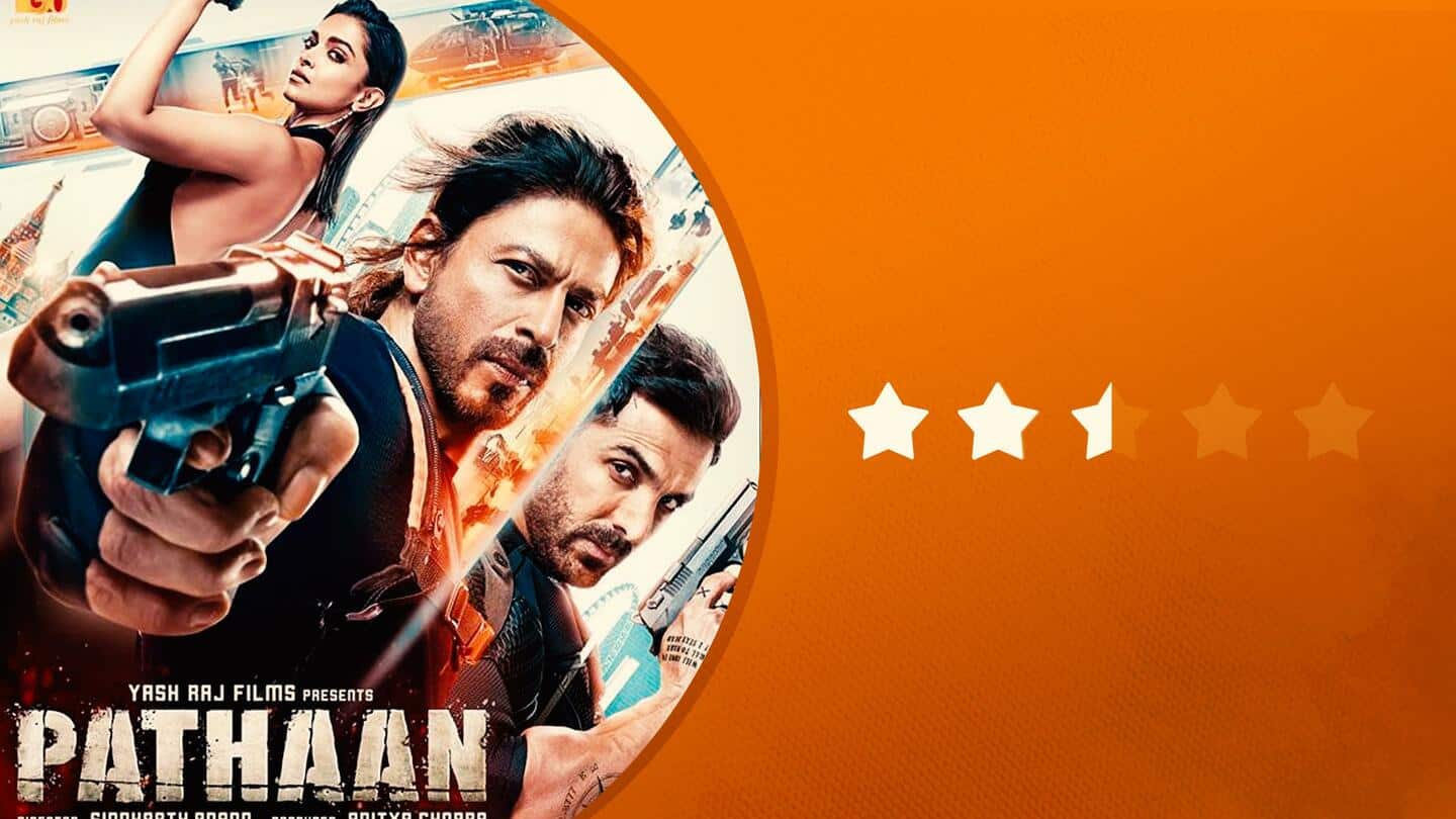 'पठान' रिव्यू: शाहरुख खान की वापसी का जश्न है फिल्म, एक्शन के ओवरडोज ने बिगाड़ा खेल