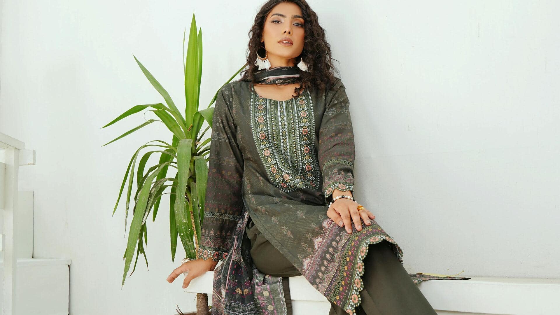 सर्दियों में गर्म कुर्ती सेट पहनने की सोच रहे हैं? इन 5 तरीकों से करें स्टाइल