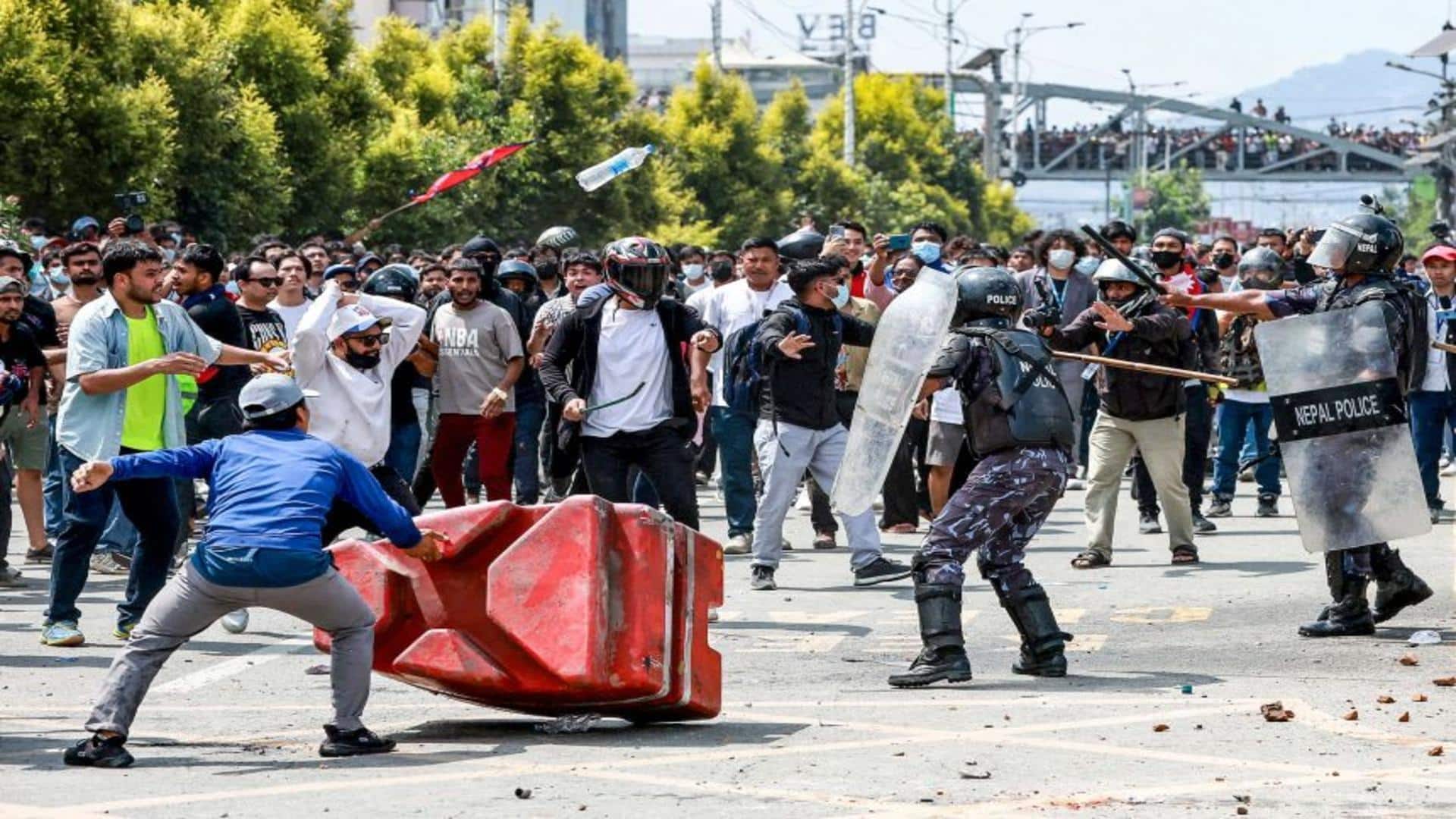 नेपाल में सरकार के खिलाफ क्यों फूटा Gen-Z का गुस्सा और क्या है उनकी मांग? नेपाल में सरकार के खिलाफ क्यों फूटा Gen-Z का गुस्सा और क्या है उनकी मांग?
