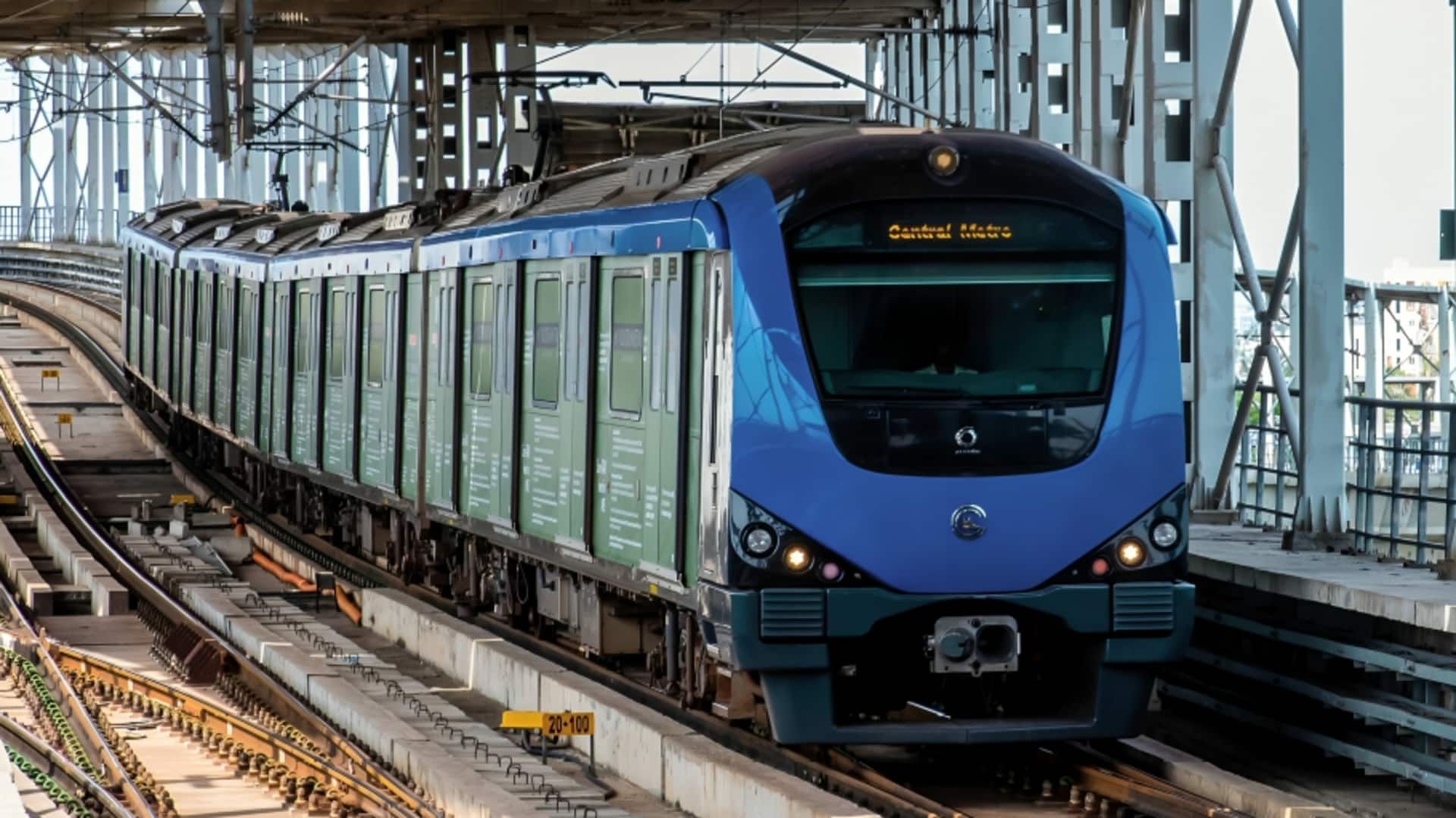 चेन्नई मेट्रो में आई तकनीकी खराबी, सुरंग के अंदर चलकर बाहर निकले यात्री