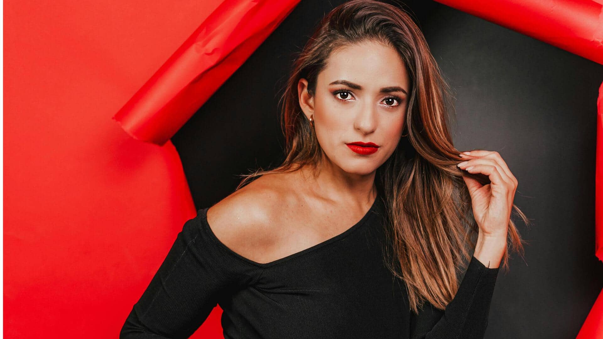 क्रिसमस पार्टी के लिए इस तरह से करें मेकअप, लगेंगी सबसे ज्यादा खूबसूरत