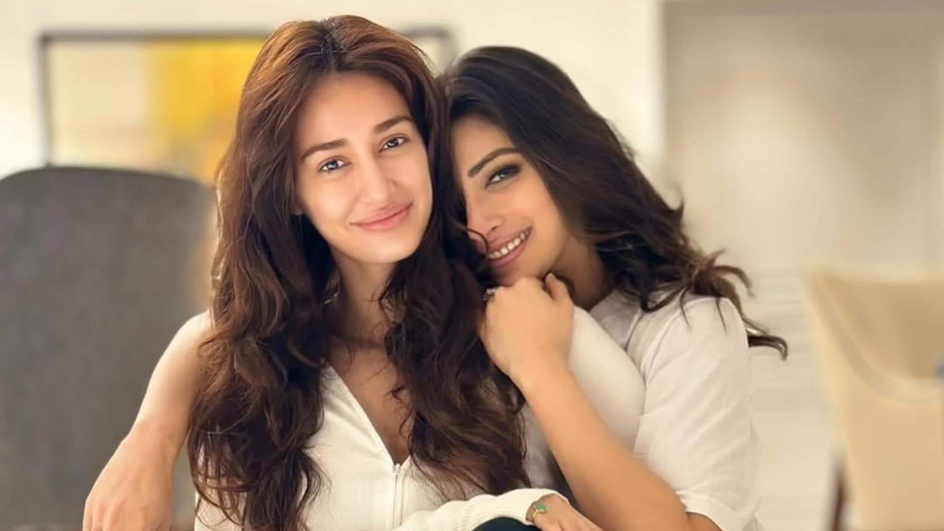 दिशा पाटनी ने जन्मदिन पर किए राधा-कृष्ण के दर्शन, दोस्त मौनी रॉय भी दिखीं साथ दिशा पाटनी ने जन्मदिन पर किए राधा-कृष्ण के दर्शन, दोस्त मौनी रॉय भी दिखीं साथ