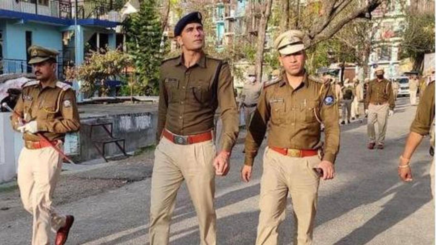 हिमाचल पुलिस में DSP हैं ठाकुर, कोरोना के समय निभाई ड्यूटी हिमाचल पुलिस में DSP हैं ठाकुर, कोरोना के समय निभाई ड्यूटी