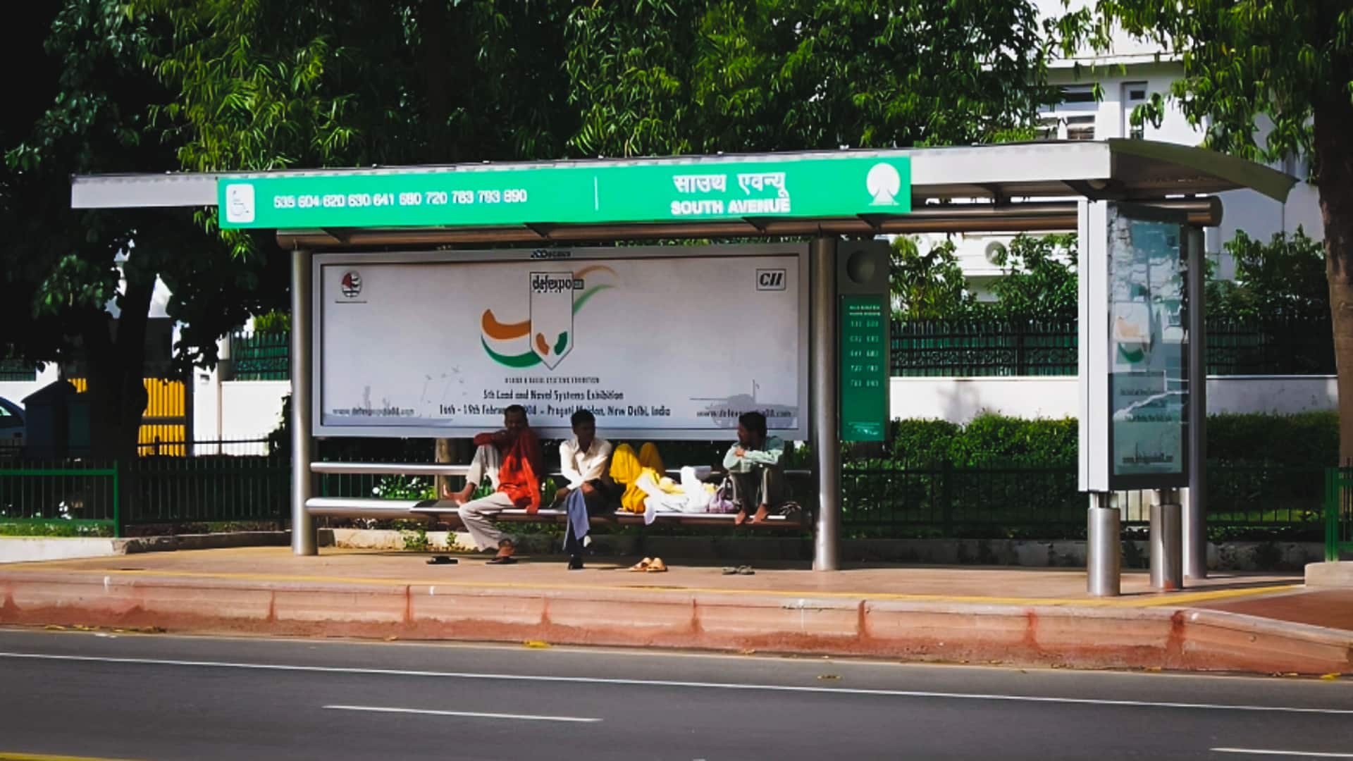 दिल्ली में बस स्टॉप को बनाया जाएगा आधुनिक, मेट्रो ट्रेनों की तरह जानकारी मिलेगी