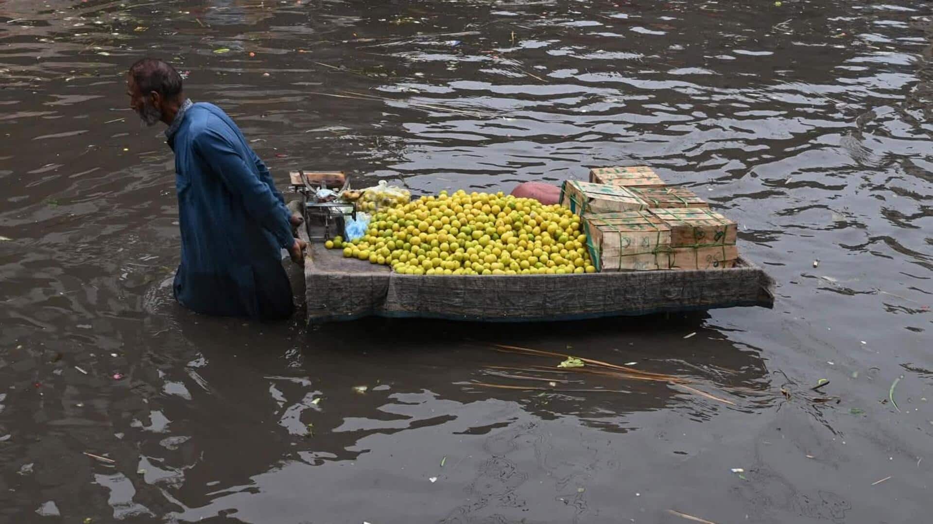 पाकिस्तान में बारिश और बाढ़ से बिगड़े हालात, अब तक 150 से अधिक मौत पाकिस्तान में बारिश और बाढ़ से बिगड़े हालात, अब तक 150 से अधिक मौत