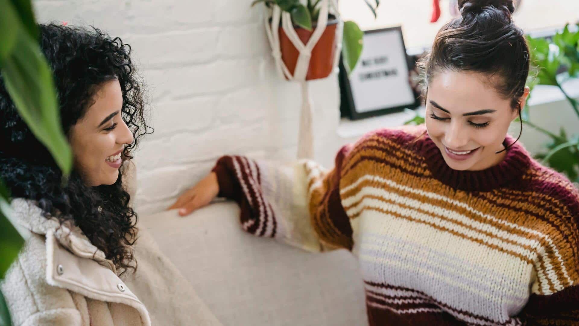 सर्दियों में इन 5 हेयरस्टाइल्स को बनाएं, लगेंगी बहुत खूबसूरत