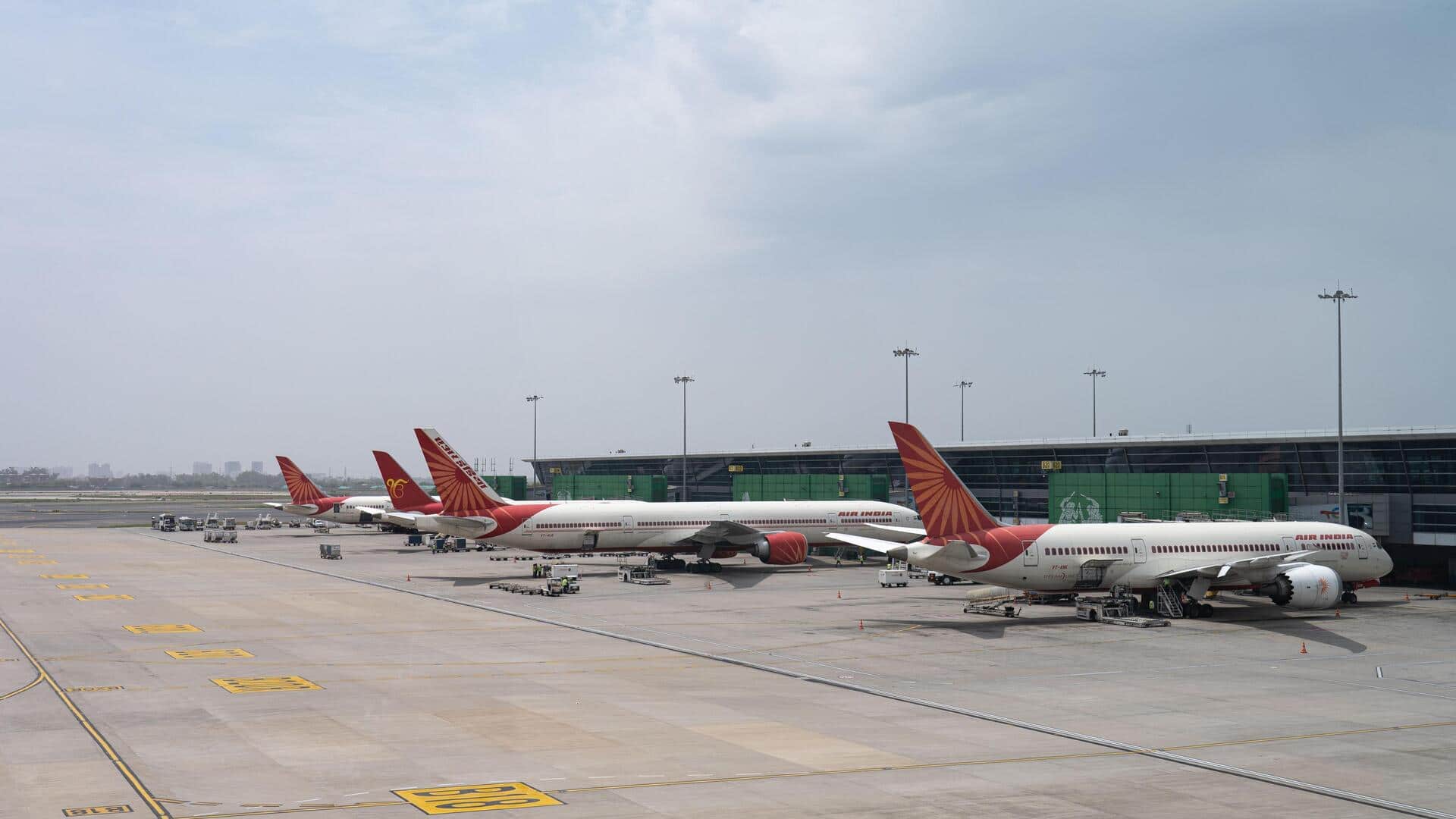 दिल्ली में घने कोहरे के कारण दृश्यता हुई कम, 150 से अधिक उड़ानें रद्द होंगी