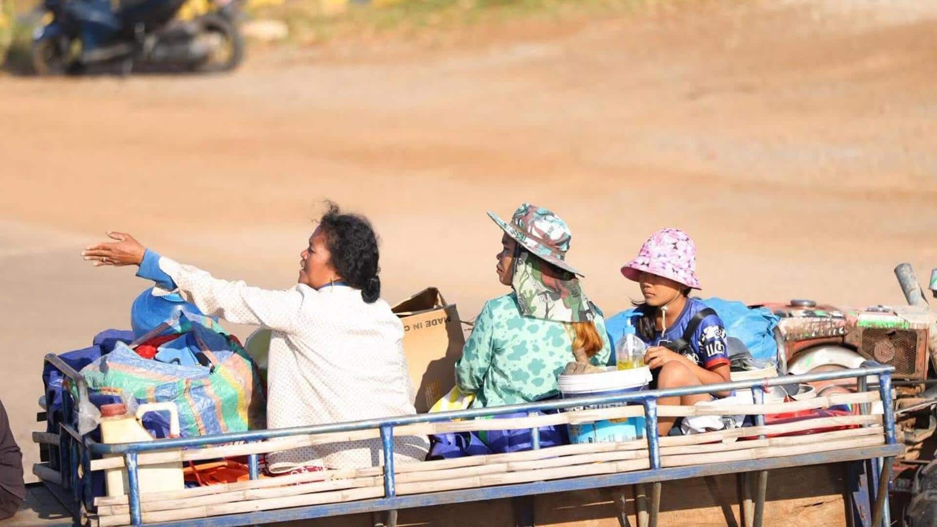 थाईलैंड की सेना कंबोडिया की सीमा में घुसी, लोगों ने अपने घर खाली किए