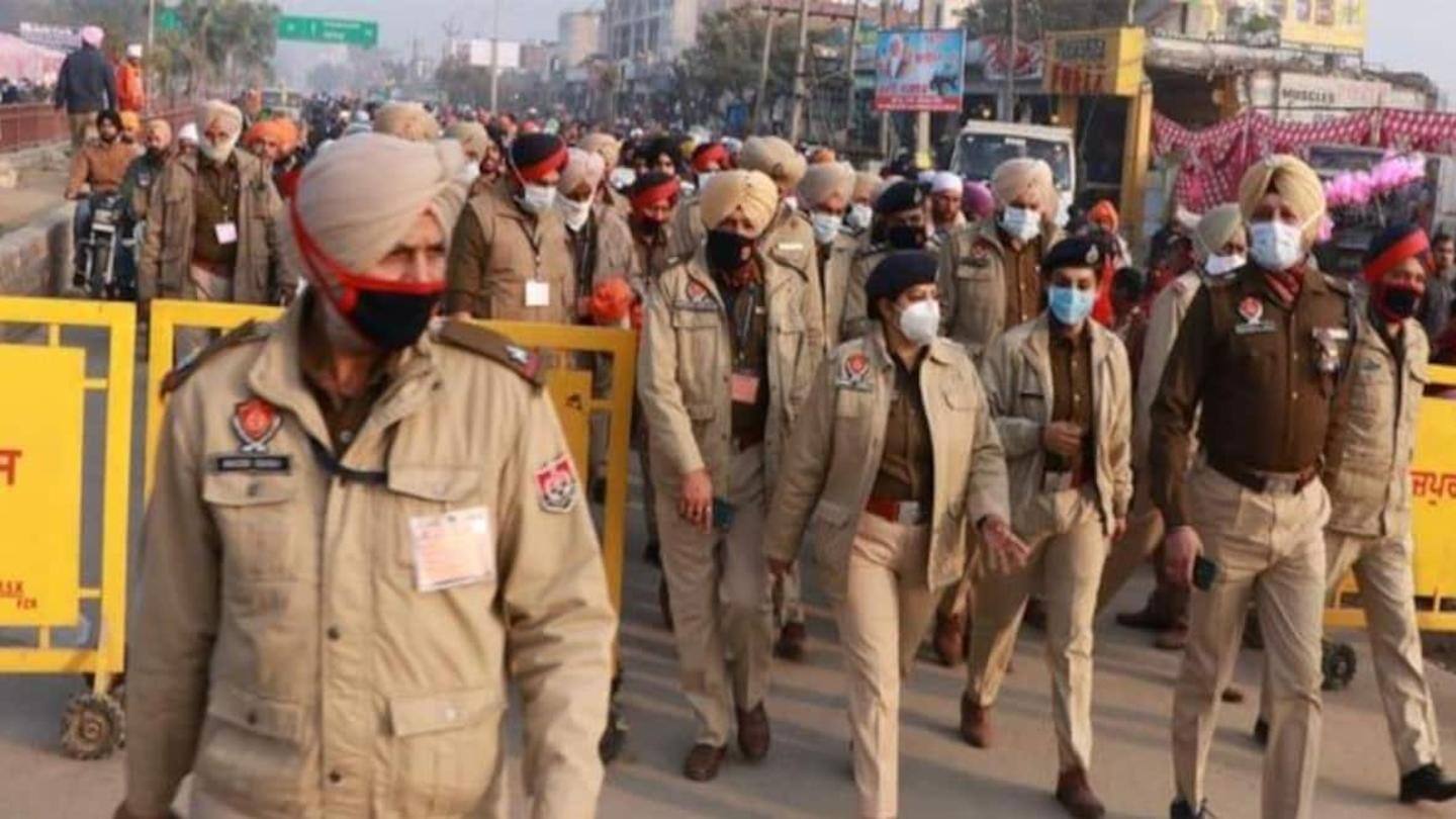 पुलिसकर्मियों पर मेहमानों से बदसलूकी का आरोप पुलिसकर्मियों पर मेहमानों से बदसलूकी का आरोप