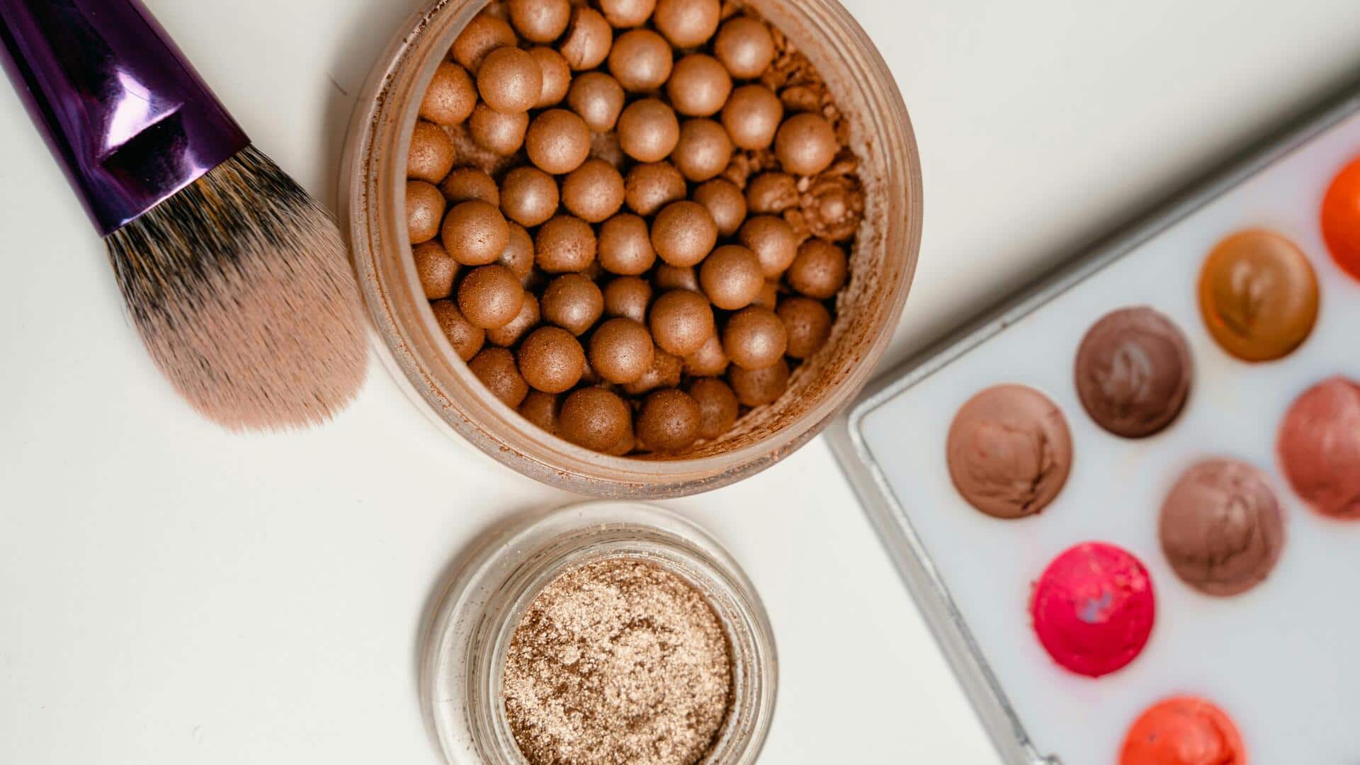 तैलीय त्वचा की महिलाएं मेकअप करते समय इन 5 बातों का रखें ध्यान