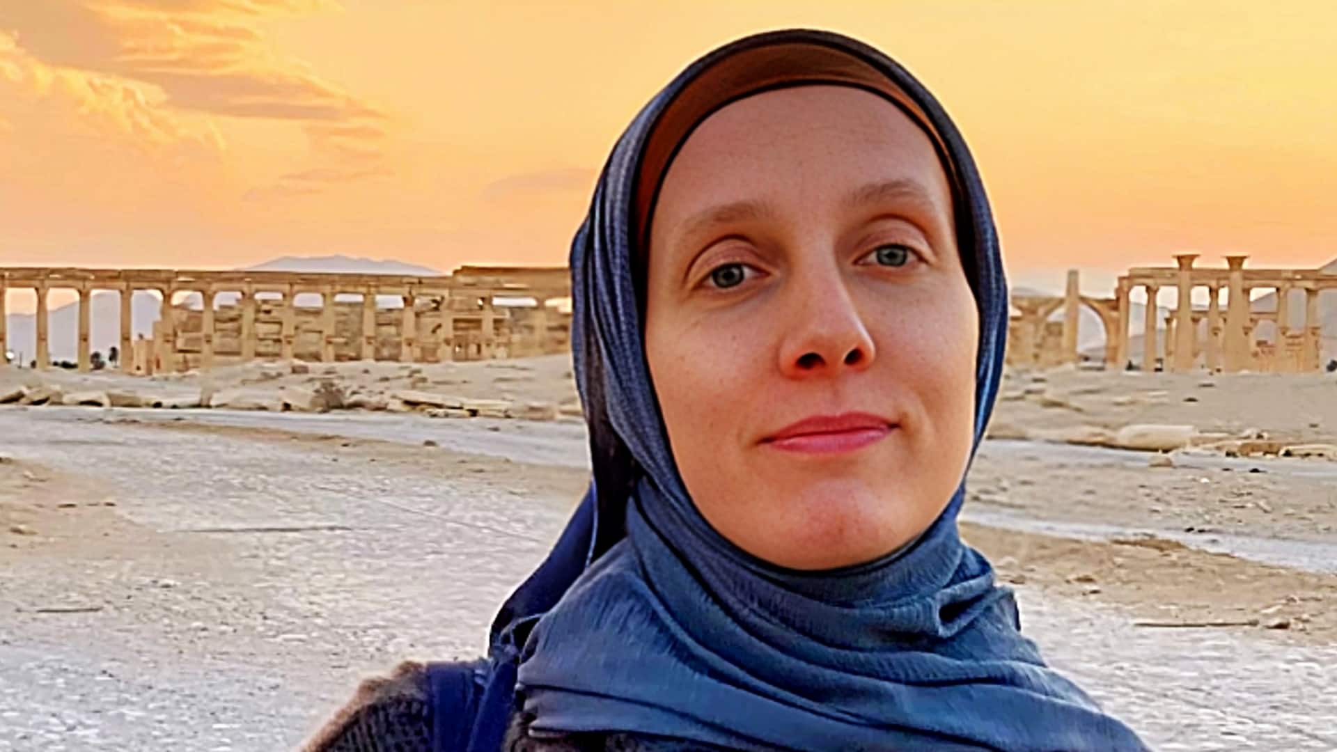 कौन हैं अमेरिकी महिला पत्रकार जिनका इराक में दिनदहाड़े हुआ अपहरण? सामने आया वीडियो