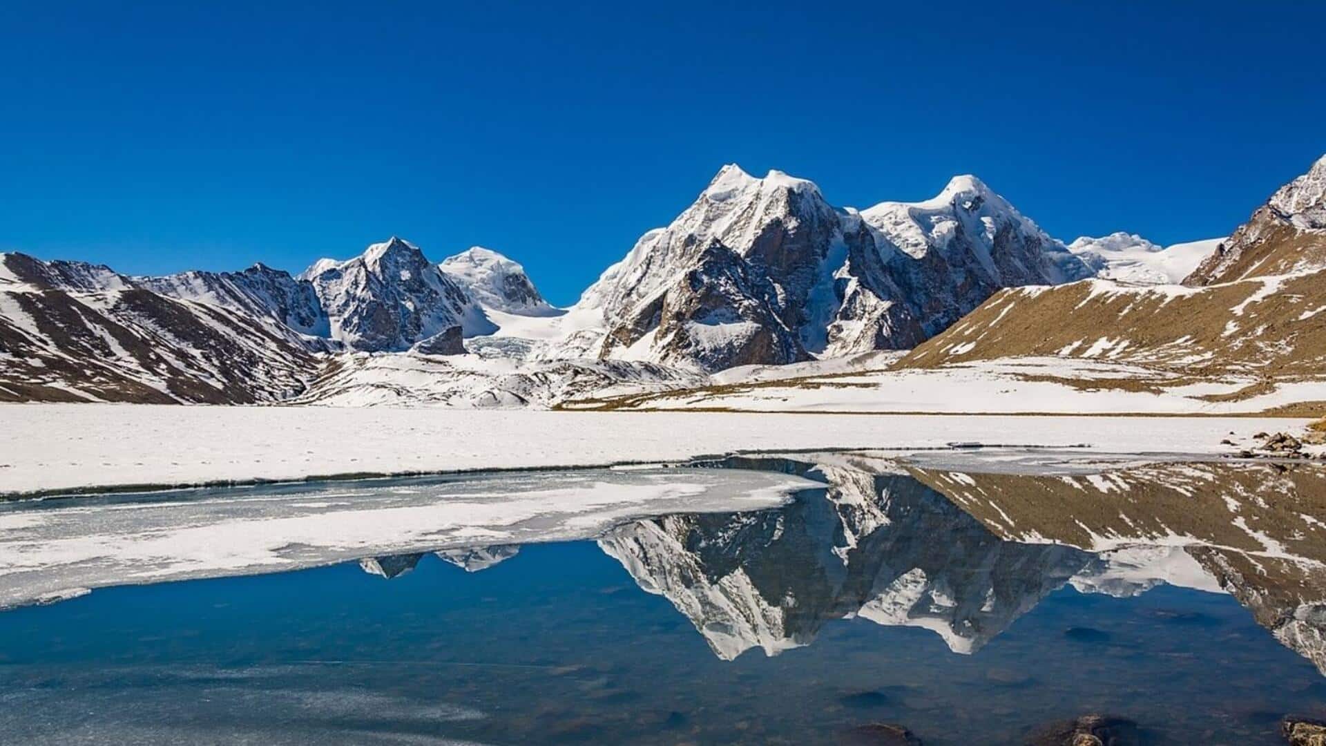 सर्दियों में जम जाती हैं ये 5 झीलें, एक बार जरूर घूमें